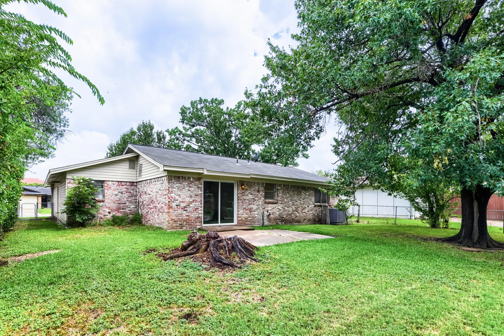 Single Family Residence For Sale in Dallas County , 1106 Intervale Drive, Garland, Texas 75043, 3 Bedroom, 2 Bathroom, 1 Garage spaces, 1,521 Sqft, built in 1966, mls#21330765, Real Estate Agent in Garland, Homes For Sale in Dallas county, Homes For Sale in Garland, Realtor in Garland Texas, Real Estate Brokerage Independent Realty Texas, Luminita Cordes Realtor