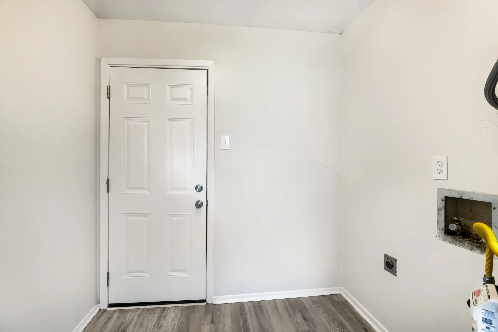 Single Family Residence For Sale in Dallas County , 1106 Intervale Drive, Garland, Texas 75043, 3 Bedroom, 2 Bathroom, 1 Garage spaces, 1,521 Sqft, built in 1966, mls#21330765, Real Estate Agent in Garland, Homes For Sale in Dallas county, Homes For Sale in Garland, Realtor in Garland Texas, Real Estate Brokerage Independent Realty Texas, Luminita Cordes Realtor