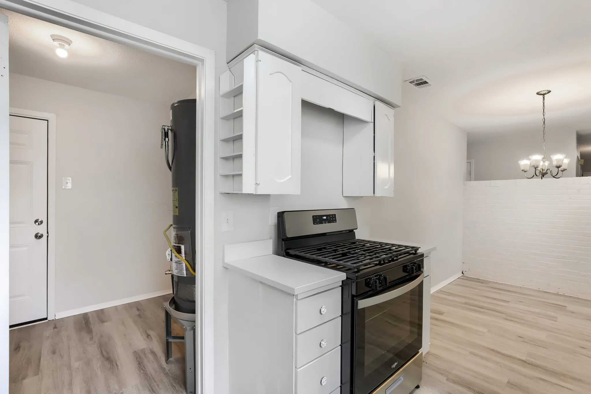 Single Family Residence For Sale in Dallas County , 1106 Intervale Drive, Garland, Texas 75043, 3 Bedroom, 2 Bathroom, 1 Garage spaces, 1,521 Sqft, built in 1966, mls#21330765, Real Estate Agent in Garland, Homes For Sale in Dallas county, Homes For Sale in Garland, Realtor in Garland Texas, Real Estate Brokerage Independent Realty Texas, Luminita Cordes Realtor