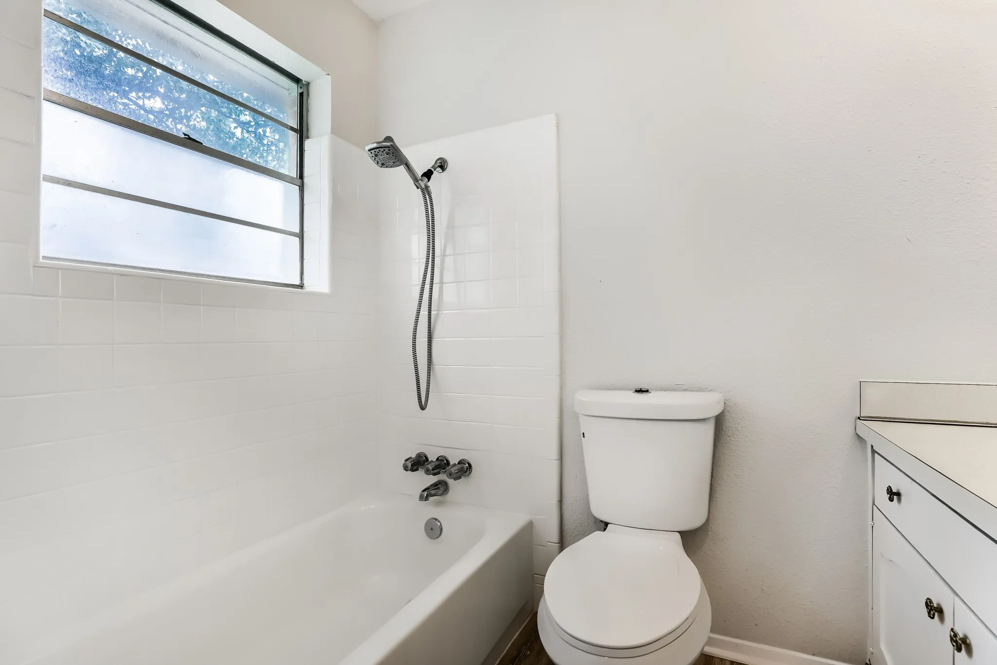 Single Family Residence For Sale in Dallas County , 1106 Intervale Drive, Garland, Texas 75043, 3 Bedroom, 2 Bathroom, 1 Garage spaces, 1,521 Sqft, built in 1966, mls#21330765, Real Estate Agent in Garland, Homes For Sale in Dallas county, Homes For Sale in Garland, Realtor in Garland Texas, Real Estate Brokerage Independent Realty Texas, Luminita Cordes Realtor