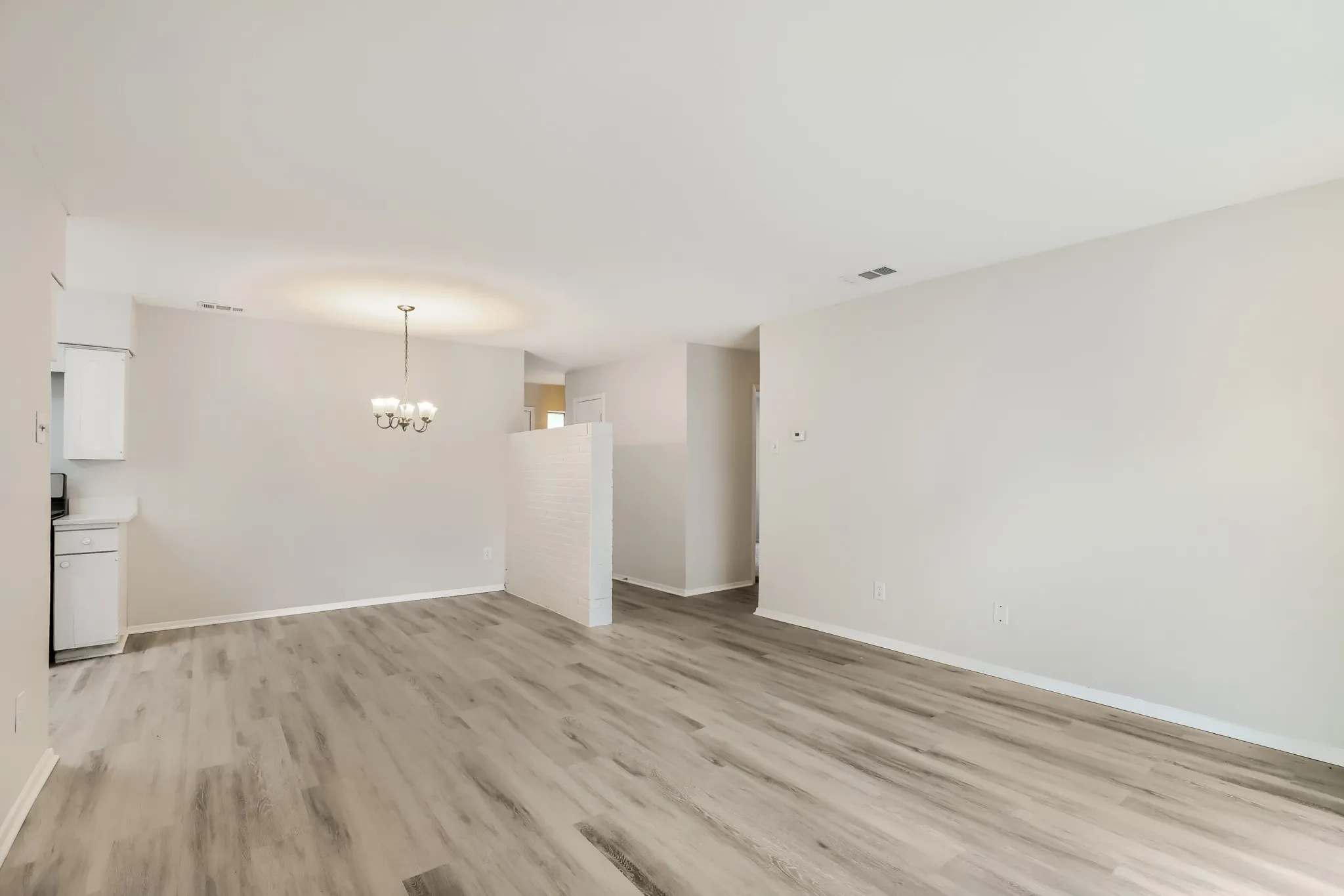 Single Family Residence For Sale in Dallas County , 1106 Intervale Drive, Garland, Texas 75043, 3 Bedroom, 2 Bathroom, 1 Garage spaces, 1,521 Sqft, built in 1966, mls#21330765, Real Estate Agent in Garland, Homes For Sale in Dallas county, Homes For Sale in Garland, Realtor in Garland Texas, Real Estate Brokerage Independent Realty Texas, Luminita Cordes Realtor