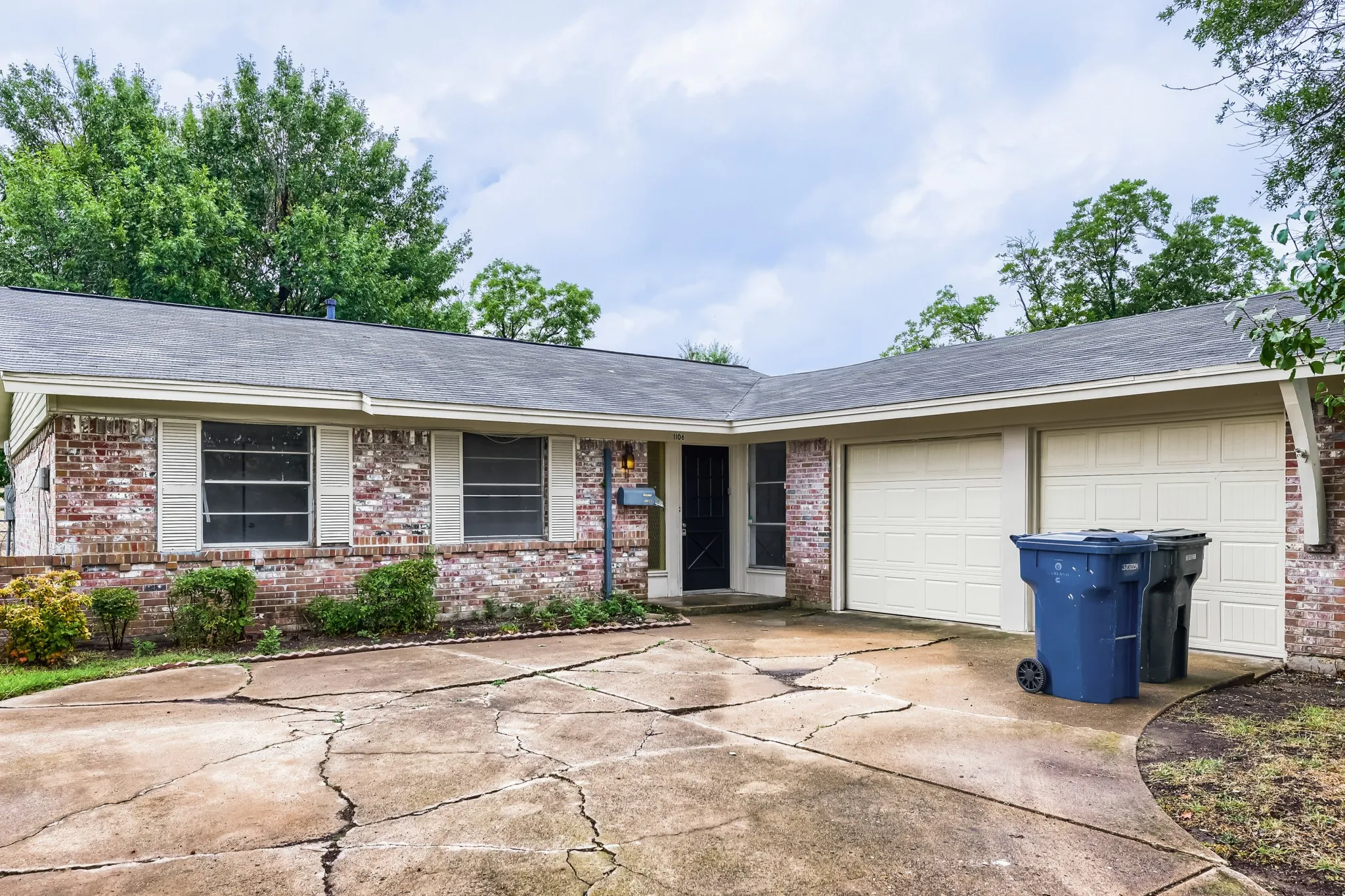 Single Family Residence For Sale in Dallas County , 1106 Intervale Drive, Garland, Texas 75043, 3 Bedroom, 2 Bathroom, 1 Garage spaces, 1,521 Sqft, built in 1966, mls#21330765, Real Estate Agent in Garland, Homes For Sale in Dallas county, Homes For Sale in Garland, Realtor in Garland Texas, Real Estate Brokerage Independent Realty Texas, Luminita Cordes Realtor