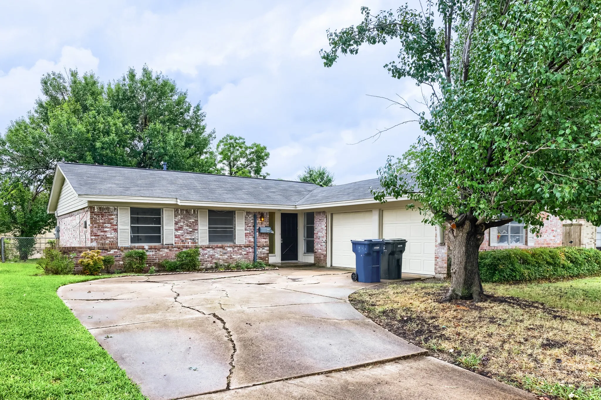 Single Family Residence For Sale in Dallas County , 1106 Intervale Drive, Garland, Texas 75043, 3 Bedroom, 2 Bathroom, 1 Garage spaces, 1,521 Sqft, built in 1966, mls#21330765, Real Estate Agent in Garland, Homes For Sale in Dallas county, Homes For Sale in Garland, Realtor in Garland Texas, Real Estate Brokerage Independent Realty Texas, Luminita Cordes Realtor