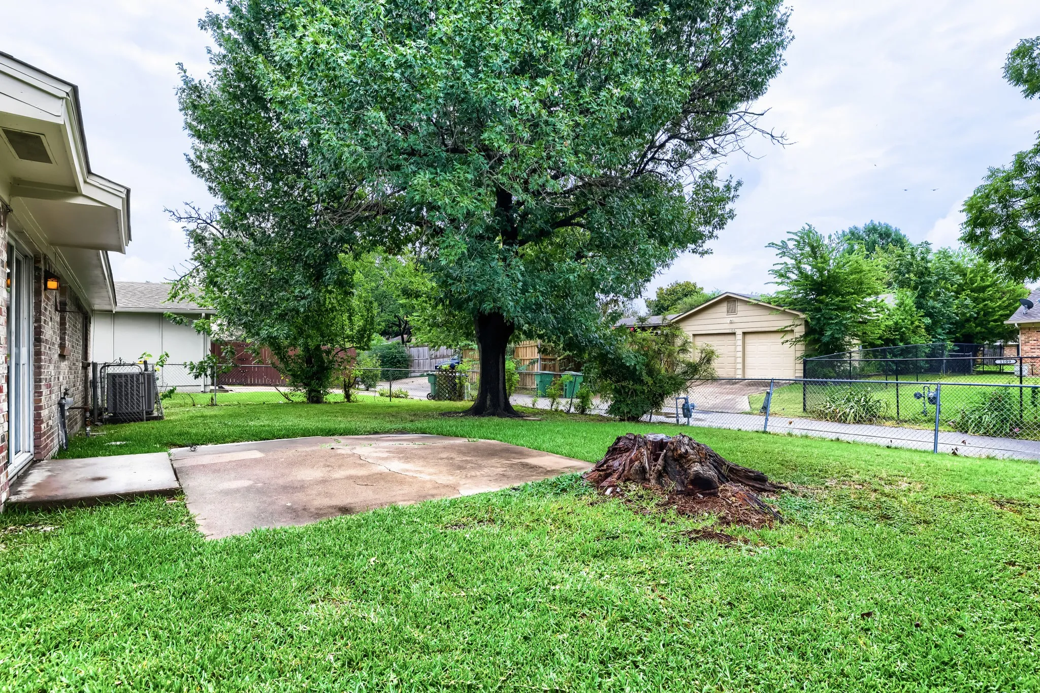 Single Family Residence For Sale in Dallas County , 1106 Intervale Drive, Garland, Texas 75043, 3 Bedroom, 2 Bathroom, 1 Garage spaces, 1,521 Sqft, built in 1966, mls#21330765, Real Estate Agent in Garland, Homes For Sale in Dallas county, Homes For Sale in Garland, Realtor in Garland Texas, Real Estate Brokerage Independent Realty Texas, Luminita Cordes Realtor