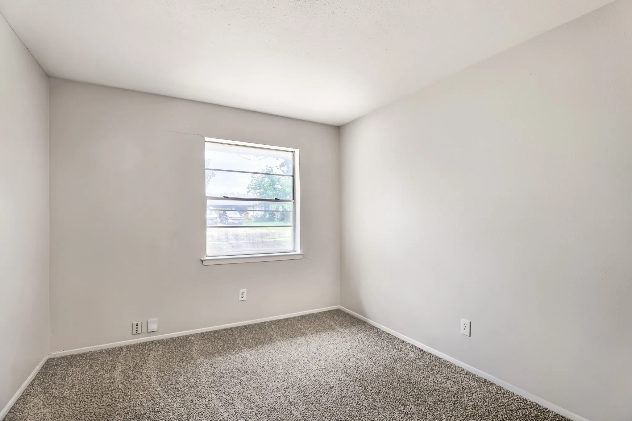 Single Family Residence For Sale in Dallas County , 1106 Intervale Drive, Garland, Texas 75043, 3 Bedroom, 2 Bathroom, 1 Garage spaces, 1,521 Sqft, built in 1966, mls#21330765, Real Estate Agent in Garland, Homes For Sale in Dallas county, Homes For Sale in Garland, Realtor in Garland Texas, Real Estate Brokerage Independent Realty Texas, Luminita Cordes Realtor