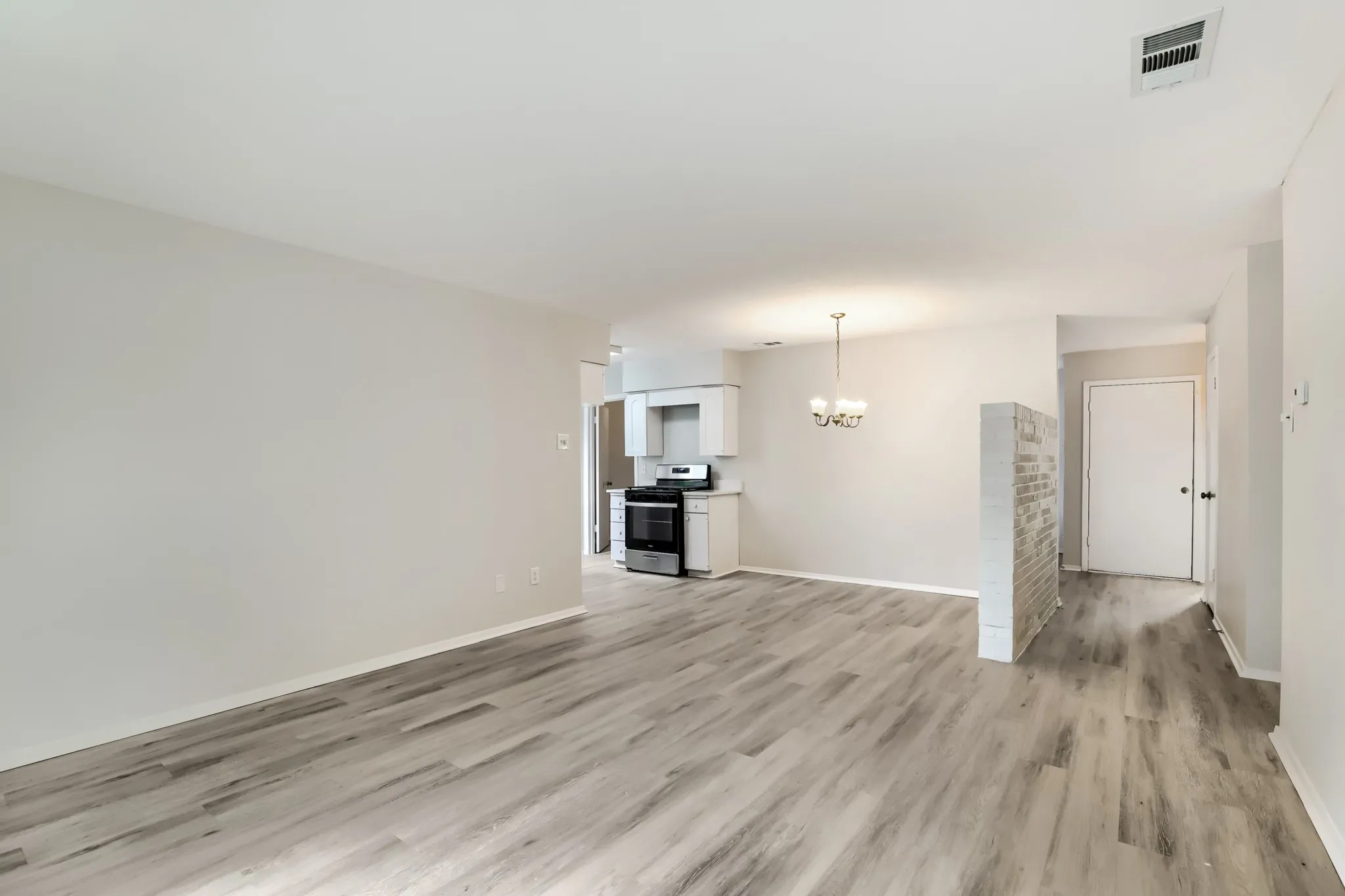 Single Family Residence For Sale in Dallas County , 1106 Intervale Drive, Garland, Texas 75043, 3 Bedroom, 2 Bathroom, 1 Garage spaces, 1,521 Sqft, built in 1966, mls#21330765, Real Estate Agent in Garland, Homes For Sale in Dallas county, Homes For Sale in Garland, Realtor in Garland Texas, Real Estate Brokerage Independent Realty Texas, Luminita Cordes Realtor