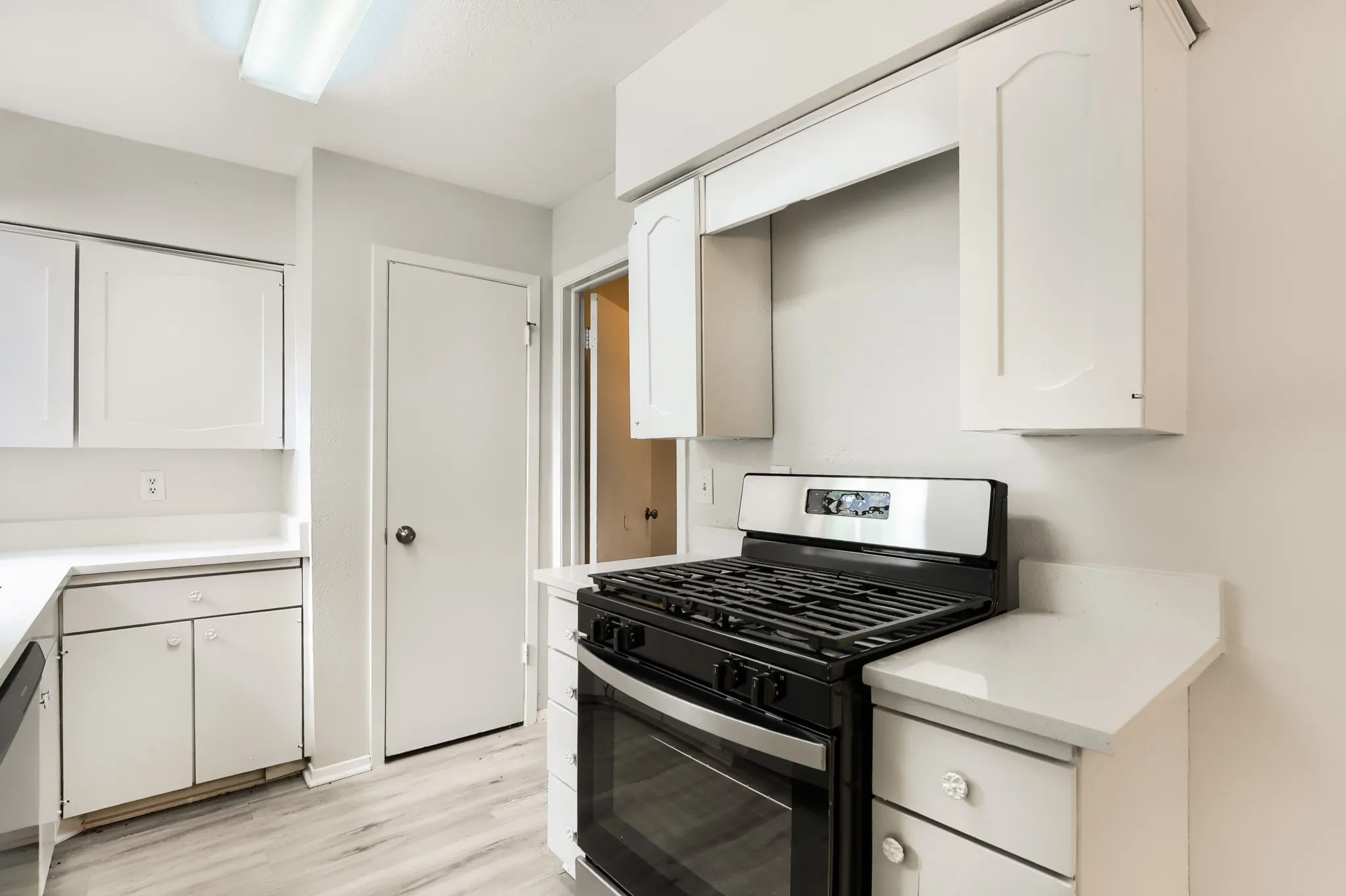 Single Family Residence For Sale in Dallas County , 1106 Intervale Drive, Garland, Texas 75043, 3 Bedroom, 2 Bathroom, 1 Garage spaces, 1,521 Sqft, built in 1966, mls#21330765, Real Estate Agent in Garland, Homes For Sale in Dallas county, Homes For Sale in Garland, Realtor in Garland Texas, Real Estate Brokerage Independent Realty Texas, Luminita Cordes Realtor