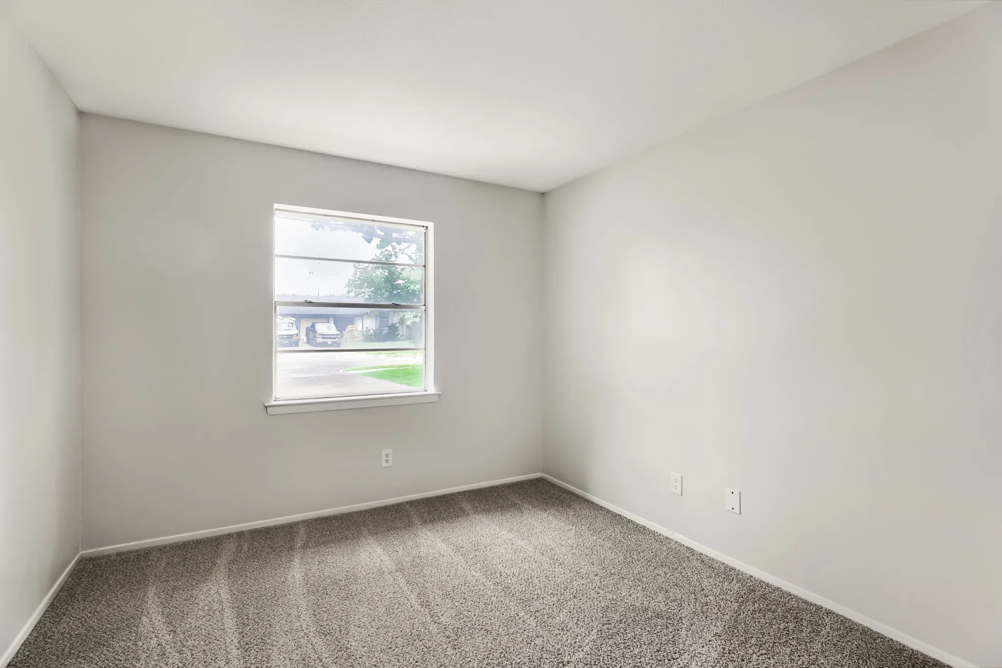 Single Family Residence For Sale in Dallas County , 1106 Intervale Drive, Garland, Texas 75043, 3 Bedroom, 2 Bathroom, 1 Garage spaces, 1,521 Sqft, built in 1966, mls#21330765, Real Estate Agent in Garland, Homes For Sale in Dallas county, Homes For Sale in Garland, Realtor in Garland Texas, Real Estate Brokerage Independent Realty Texas, Luminita Cordes Realtor