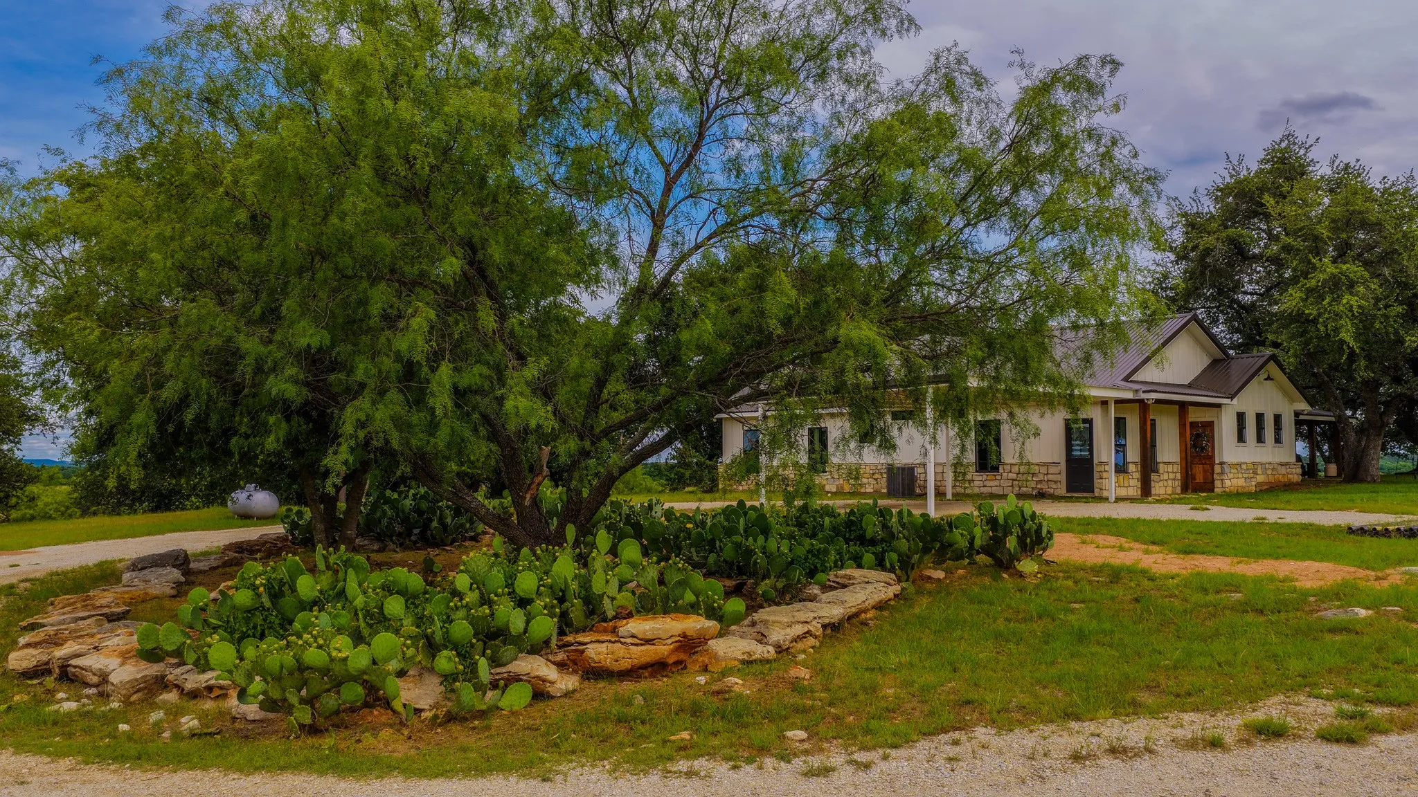 Single Family Residence For Sale in Young County , 451 Rosser Ranch Road, Graham, Texas 76450, 4 Bedroom, 3 Bathroom, Garage spaces, 3,822 Sqft, built in 2010, mls#21256048, Real Estate Agent in Graham, Homes For Sale in Young county, Homes For Sale in Graham, Realtor in Graham Texas, Real Estate Brokerage Independent Realty Texas, Luminita Cordes Realtor