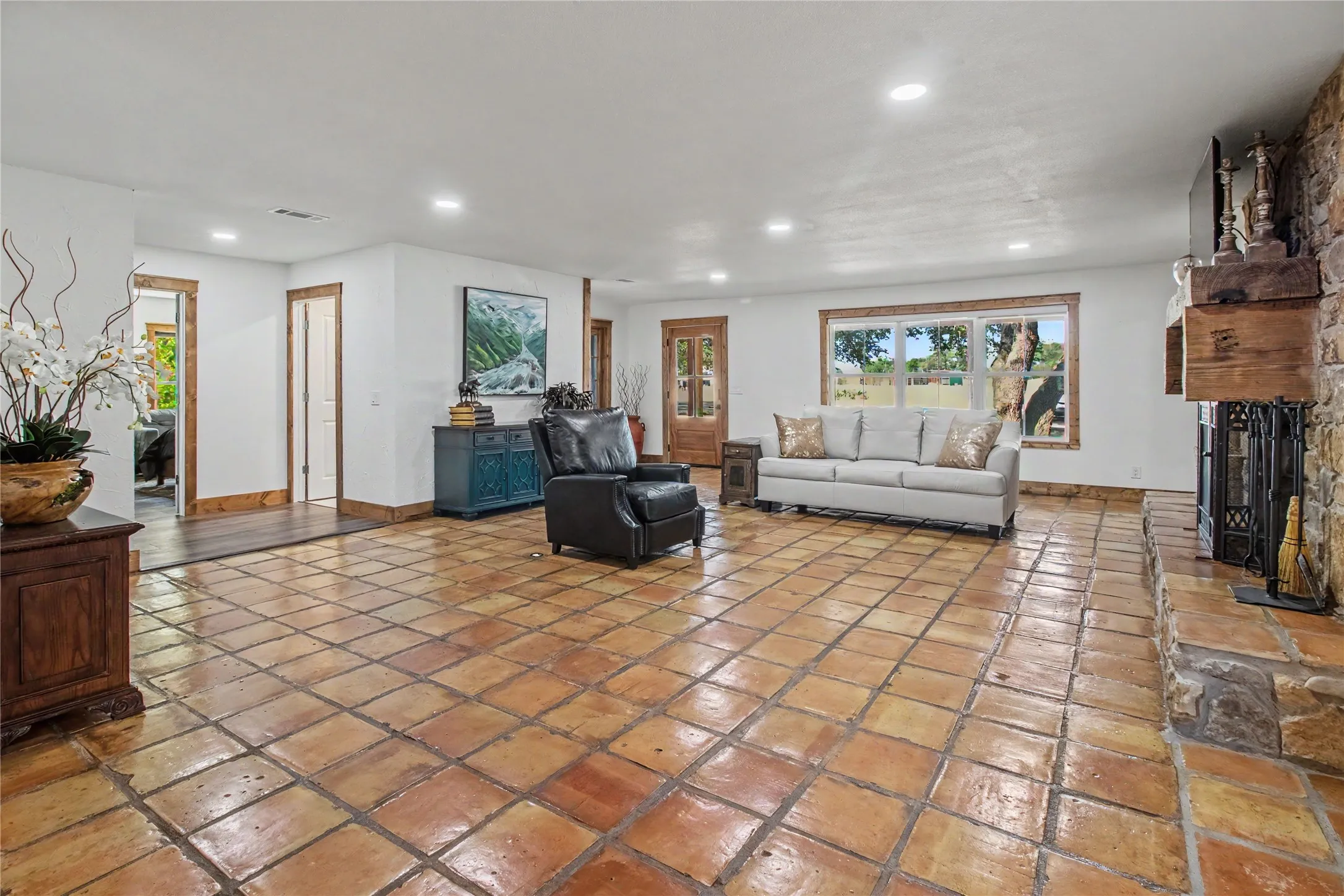 Single Family Residence For Sale in Young County , 451 Rosser Ranch Road, Graham, Texas 76450, 4 Bedroom, 3 Bathroom, Garage spaces, 3,822 Sqft, built in 2010, mls#21256048, Real Estate Agent in Graham, Homes For Sale in Young county, Homes For Sale in Graham, Realtor in Graham Texas, Real Estate Brokerage Independent Realty Texas, Luminita Cordes Realtor