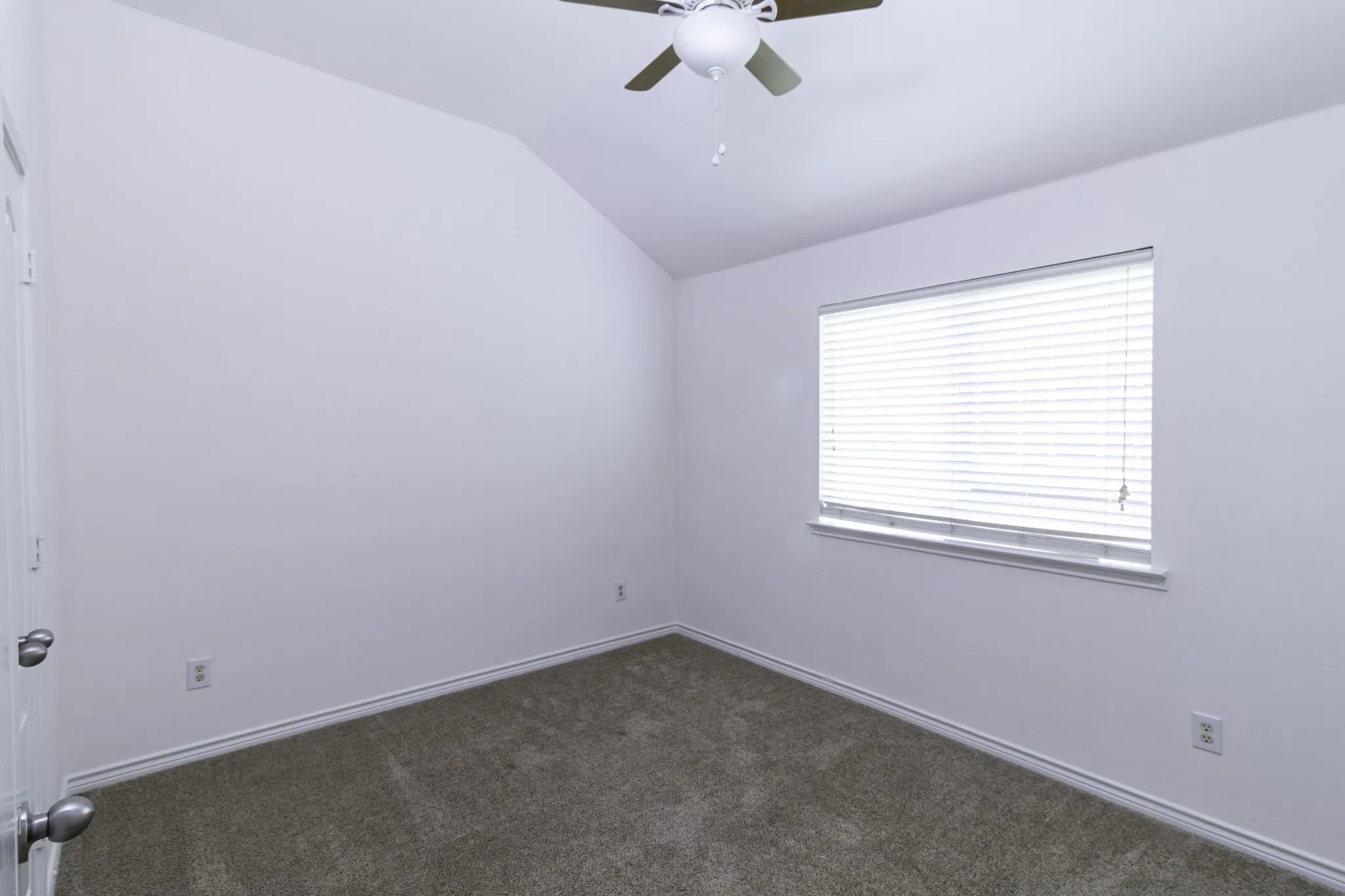 Single Family Residence For Sale in Denton County , 1609 Jasmine Trail, Savannah, Texas 76227, 3 Bedroom, 2 Bathroom, 2 Garage spaces, 1,350 Sqft, built in 2005, mls#21333090, Real Estate Agent in Savannah, Homes For Sale in Denton county, Homes For Sale in Savannah, Realtor in Savannah Texas, Real Estate Brokerage Independent Realty Texas, Luminita Cordes Realtor