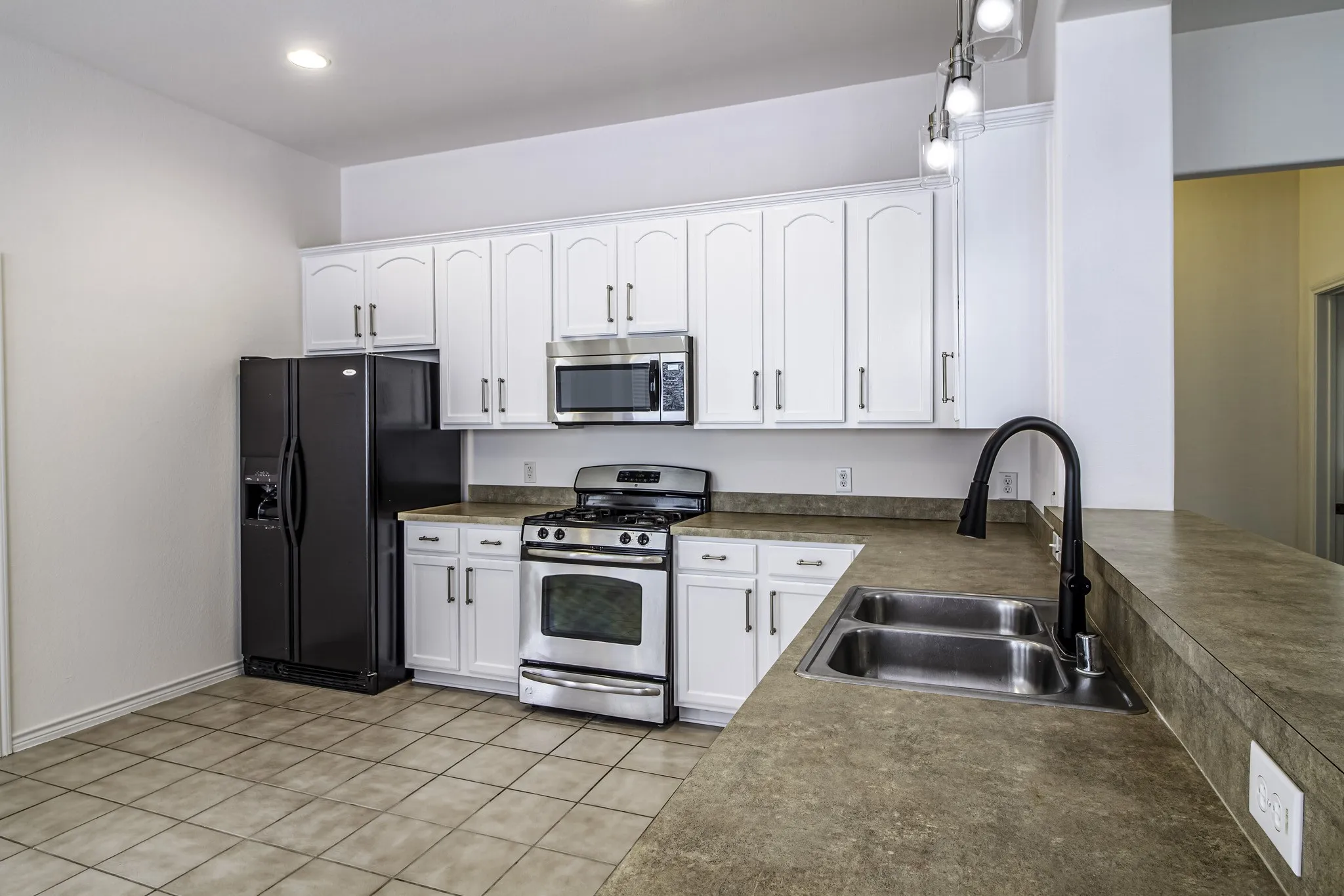 Single Family Residence For Sale in Denton County , 1609 Jasmine Trail, Savannah, Texas 76227, 3 Bedroom, 2 Bathroom, 2 Garage spaces, 1,350 Sqft, built in 2005, mls#21333090, Real Estate Agent in Savannah, Homes For Sale in Denton county, Homes For Sale in Savannah, Realtor in Savannah Texas, Real Estate Brokerage Independent Realty Texas, Luminita Cordes Realtor