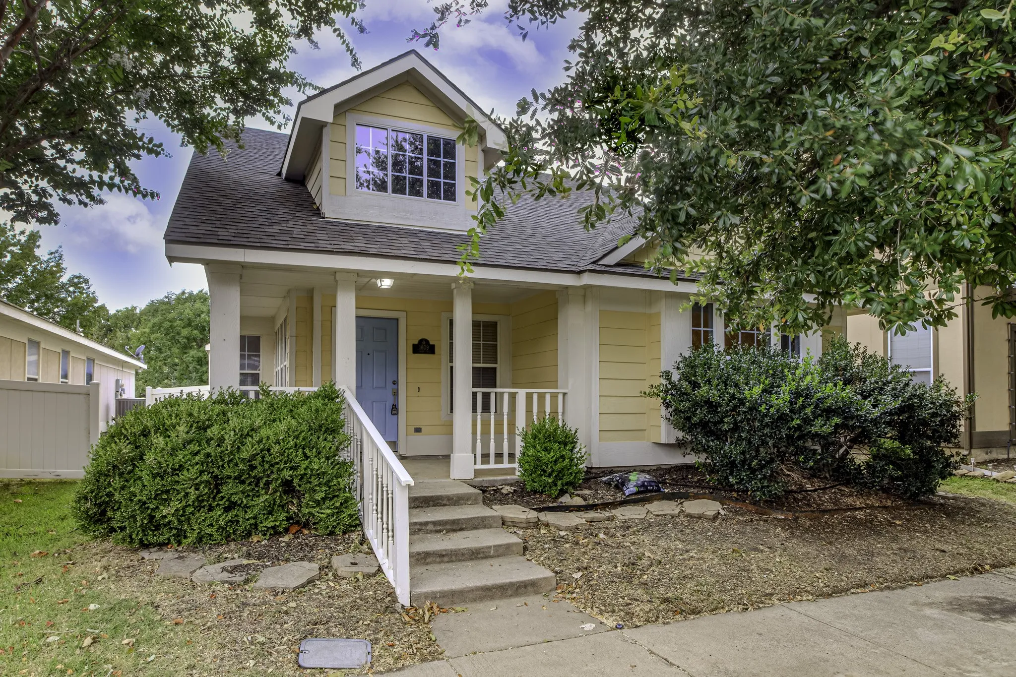 Single Family Residence For Sale in Denton County , 1609 Jasmine Trail, Savannah, Texas 76227, 3 Bedroom, 2 Bathroom, 2 Garage spaces, 1,350 Sqft, built in 2005, mls#21333090, Real Estate Agent in Savannah, Homes For Sale in Denton county, Homes For Sale in Savannah, Realtor in Savannah Texas, Real Estate Brokerage Independent Realty Texas, Luminita Cordes Realtor