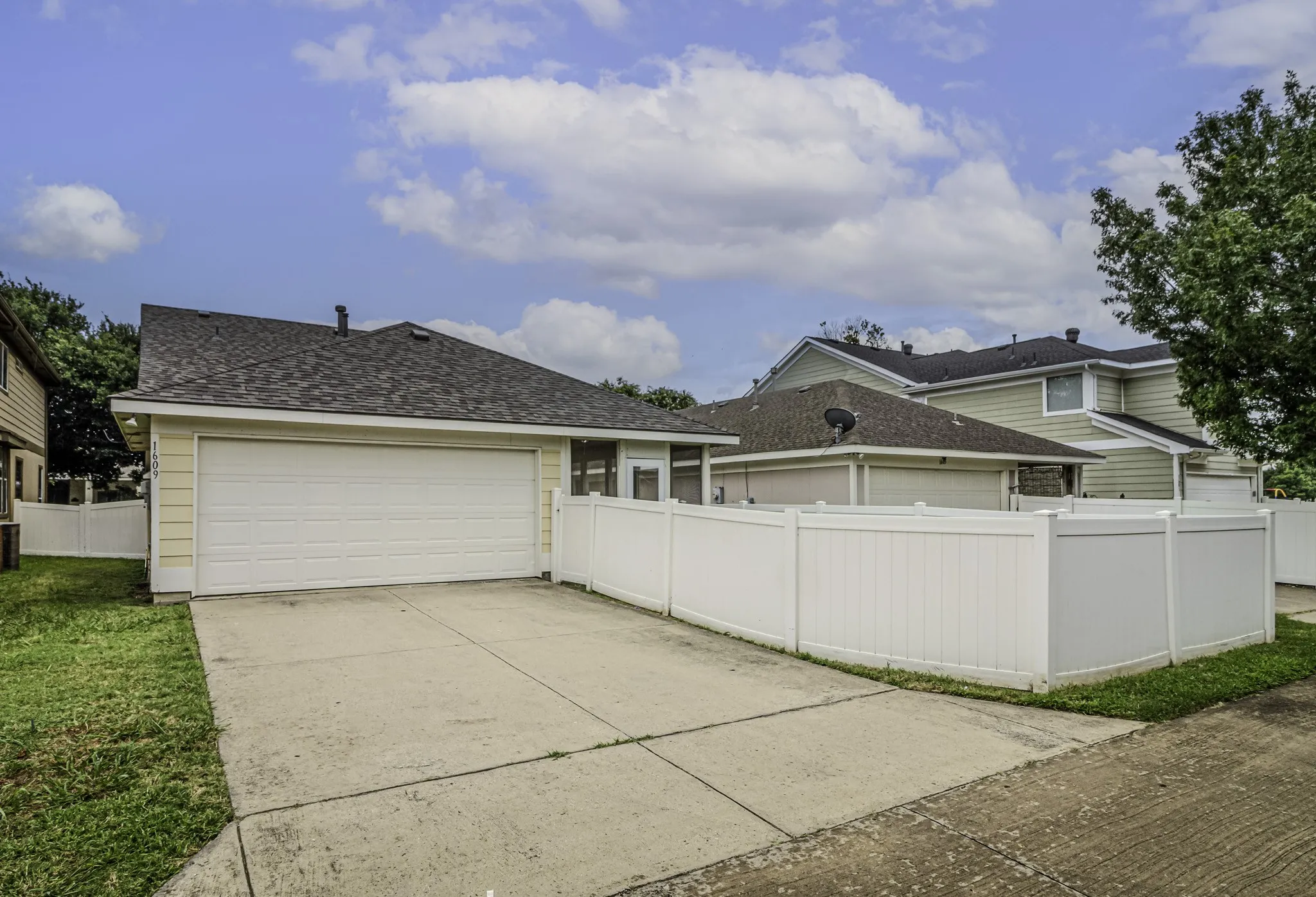 Single Family Residence For Sale in Denton County , 1609 Jasmine Trail, Savannah, Texas 76227, 3 Bedroom, 2 Bathroom, 2 Garage spaces, 1,350 Sqft, built in 2005, mls#21333090, Real Estate Agent in Savannah, Homes For Sale in Denton county, Homes For Sale in Savannah, Realtor in Savannah Texas, Real Estate Brokerage Independent Realty Texas, Luminita Cordes Realtor