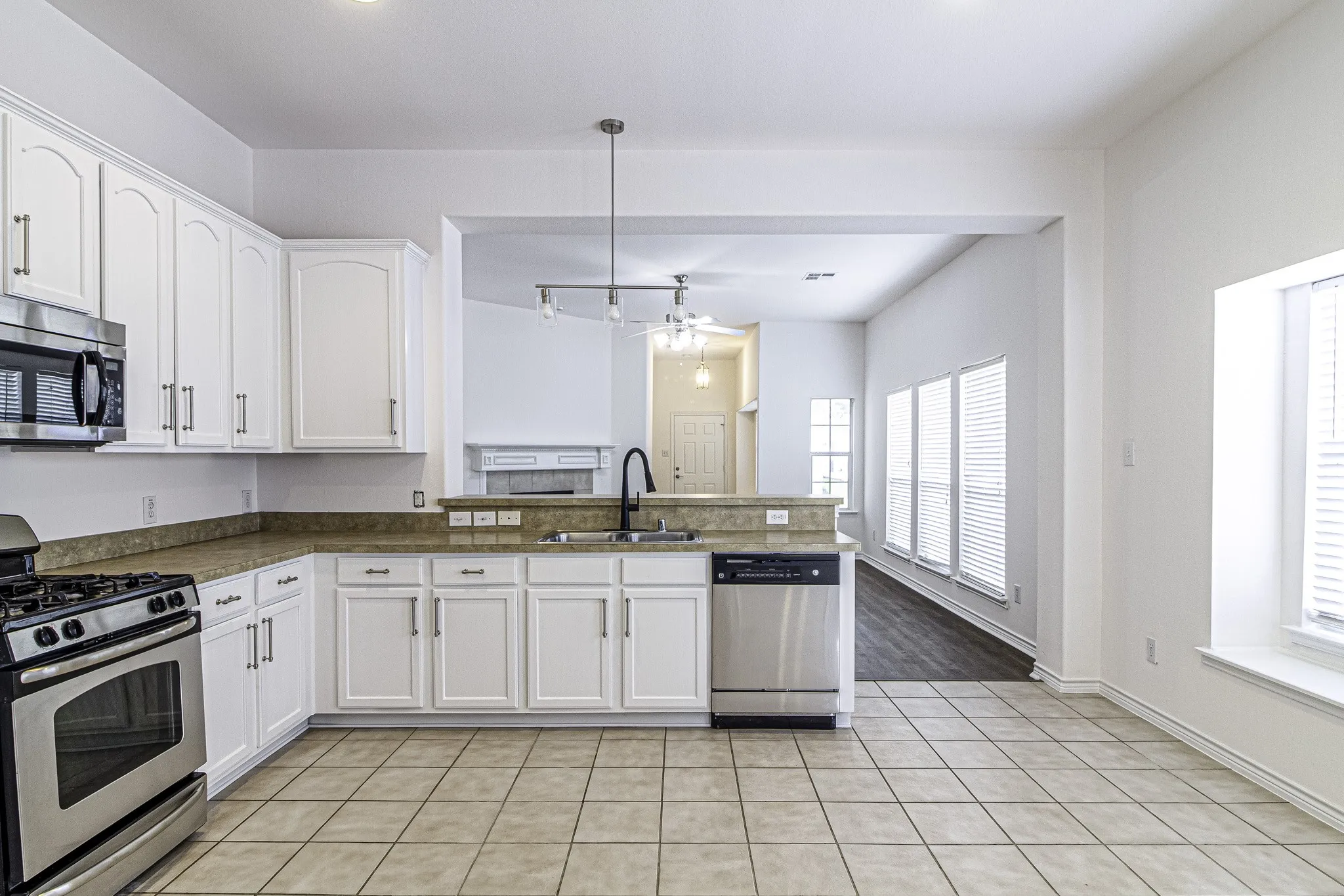 Single Family Residence For Sale in Denton County , 1609 Jasmine Trail, Savannah, Texas 76227, 3 Bedroom, 2 Bathroom, 2 Garage spaces, 1,350 Sqft, built in 2005, mls#21333090, Real Estate Agent in Savannah, Homes For Sale in Denton county, Homes For Sale in Savannah, Realtor in Savannah Texas, Real Estate Brokerage Independent Realty Texas, Luminita Cordes Realtor