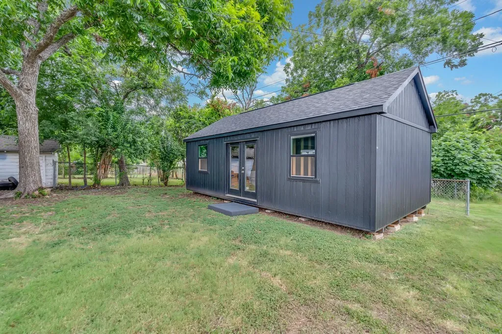Single Family Residence For Sale in Mc Lennan County , 701 N 32nd Street, Waco, Texas 76707, 2 Bedroom, 1 Bathroom, Garage spaces, 1,022 Sqft, built in 1930, Price $199,900, mls#21332576, Real Estate Agent in Waco, Homes For Sale in Mc Lennan county, Homes For Sale in Waco, Realtor in Waco Texas, Real Estate Brokerage Independent Realty Texas, Luminita Cordes Realtor