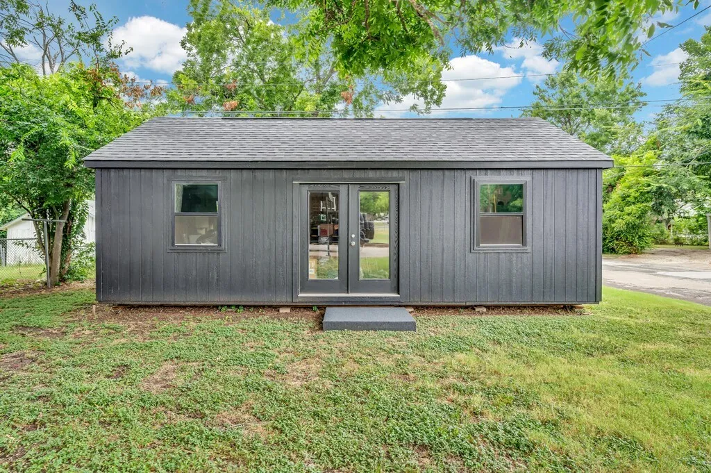 Single Family Residence For Sale in Mc Lennan County , 701 N 32nd Street, Waco, Texas 76707, 2 Bedroom, 1 Bathroom, Garage spaces, 1,022 Sqft, built in 1930, Price $199,900, mls#21332576, Real Estate Agent in Waco, Homes For Sale in Mc Lennan county, Homes For Sale in Waco, Realtor in Waco Texas, Real Estate Brokerage Independent Realty Texas, Luminita Cordes Realtor