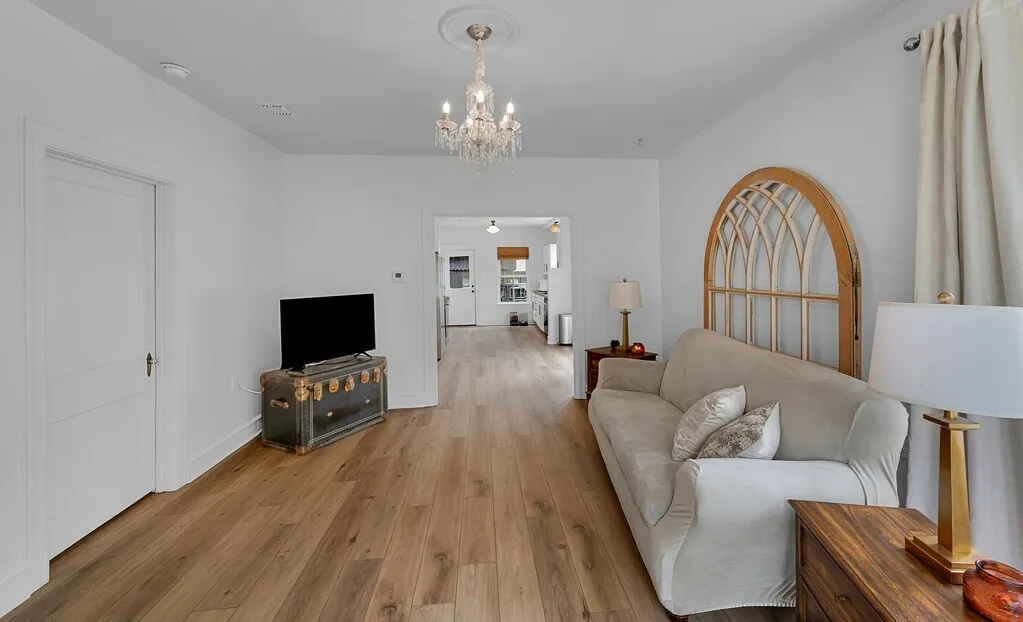 Single Family Residence For Sale in Mc Lennan County , 701 N 32nd Street, Waco, Texas 76707, 2 Bedroom, 1 Bathroom, Garage spaces, 1,022 Sqft, built in 1930, Price $199,900, mls#21332576, Real Estate Agent in Waco, Homes For Sale in Mc Lennan county, Homes For Sale in Waco, Realtor in Waco Texas, Real Estate Brokerage Independent Realty Texas, Luminita Cordes Realtor