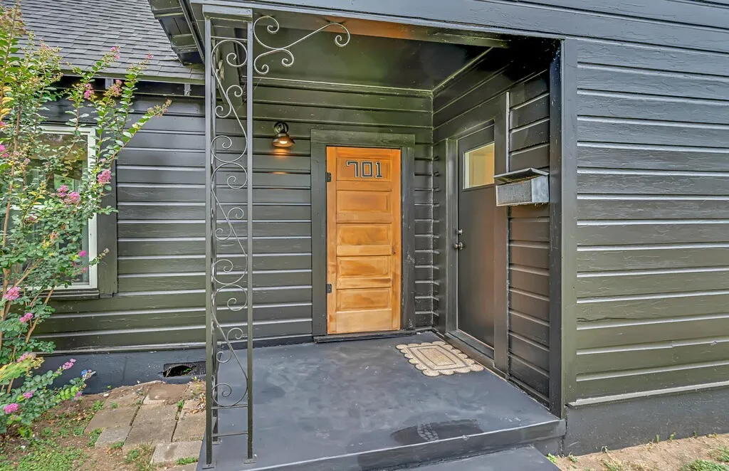 Single Family Residence For Sale in Mc Lennan County , 701 N 32nd Street, Waco, Texas 76707, 2 Bedroom, 1 Bathroom, Garage spaces, 1,022 Sqft, built in 1930, Price $199,900, mls#21332576, Real Estate Agent in Waco, Homes For Sale in Mc Lennan county, Homes For Sale in Waco, Realtor in Waco Texas, Real Estate Brokerage Independent Realty Texas, Luminita Cordes Realtor