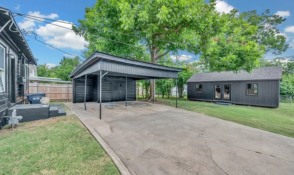 Single Family Residence For Sale in Mc Lennan County , 701 N 32nd Street, Waco, Texas 76707, 2 Bedroom, 1 Bathroom, Garage spaces, 1,022 Sqft, built in 1930, Price $199,900, mls#21332576, Real Estate Agent in Waco, Homes For Sale in Mc Lennan county, Homes For Sale in Waco, Realtor in Waco Texas, Real Estate Brokerage Independent Realty Texas, Luminita Cordes Realtor
