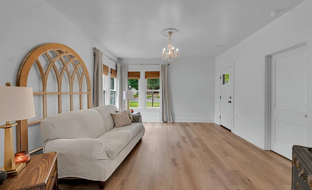 Single Family Residence For Sale in Mc Lennan County , 701 N 32nd Street, Waco, Texas 76707, 2 Bedroom, 1 Bathroom, Garage spaces, 1,022 Sqft, built in 1930, Price $199,900, mls#21332576, Real Estate Agent in Waco, Homes For Sale in Mc Lennan county, Homes For Sale in Waco, Realtor in Waco Texas, Real Estate Brokerage Independent Realty Texas, Luminita Cordes Realtor