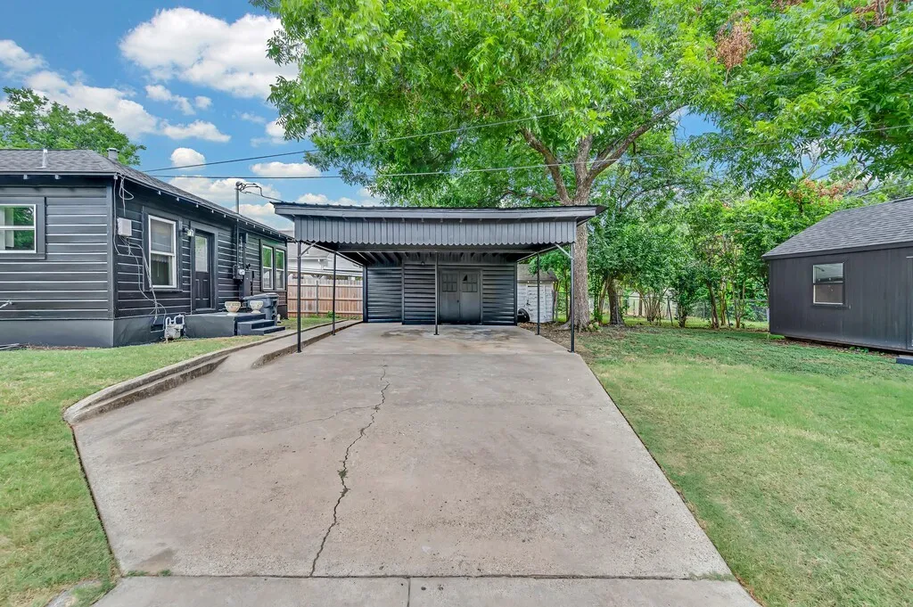 Single Family Residence For Sale in Mc Lennan County , 701 N 32nd Street, Waco, Texas 76707, 2 Bedroom, 1 Bathroom, Garage spaces, 1,022 Sqft, built in 1930, Price $199,900, mls#21332576, Real Estate Agent in Waco, Homes For Sale in Mc Lennan county, Homes For Sale in Waco, Realtor in Waco Texas, Real Estate Brokerage Independent Realty Texas, Luminita Cordes Realtor