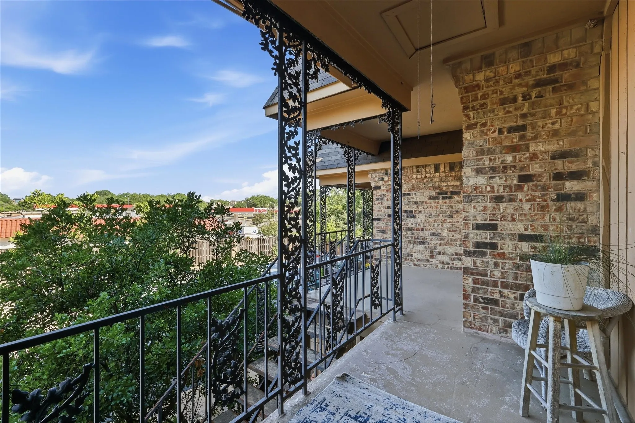 Condominium For Sale in Tarrant County , 4415 S Bellaire Drive S 202S, Fort Worth, Texas 76109, 2 Bedroom, 2 Bathroom, Garage spaces, 1,179 Sqft, built in 1972, mls#21327635, Real Estate Agent in Fort Worth, Homes For Sale in Tarrant county, Homes For Sale in Fort Worth, Realtor in Fort Worth Texas, Real Estate Brokerage Independent Realty Texas, Luminita Cordes Realtor