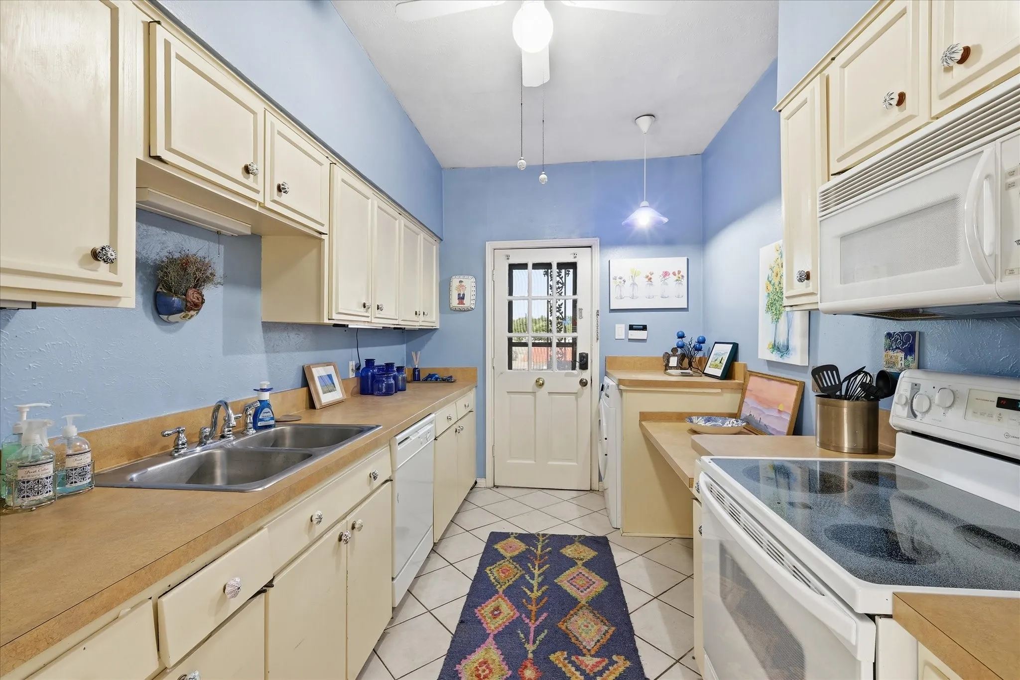 Condominium For Sale in Tarrant County , 4415 S Bellaire Drive S 202S, Fort Worth, Texas 76109, 2 Bedroom, 2 Bathroom, Garage spaces, 1,179 Sqft, built in 1972, mls#21327635, Real Estate Agent in Fort Worth, Homes For Sale in Tarrant county, Homes For Sale in Fort Worth, Realtor in Fort Worth Texas, Real Estate Brokerage Independent Realty Texas, Luminita Cordes Realtor