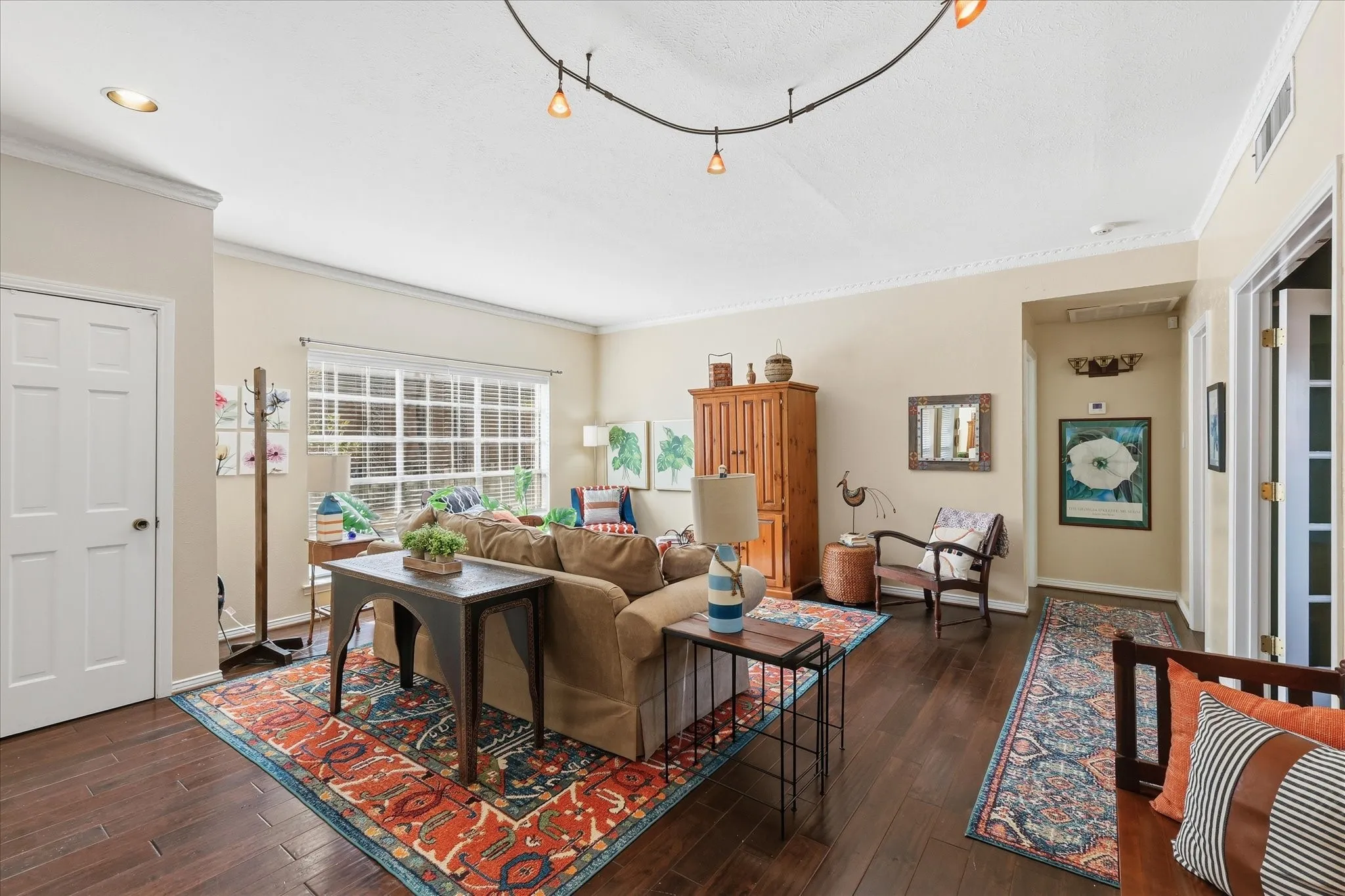 Condominium For Sale in Tarrant County , 4415 S Bellaire Drive S 202S, Fort Worth, Texas 76109, 2 Bedroom, 2 Bathroom, Garage spaces, 1,179 Sqft, built in 1972, mls#21327635, Real Estate Agent in Fort Worth, Homes For Sale in Tarrant county, Homes For Sale in Fort Worth, Realtor in Fort Worth Texas, Real Estate Brokerage Independent Realty Texas, Luminita Cordes Realtor