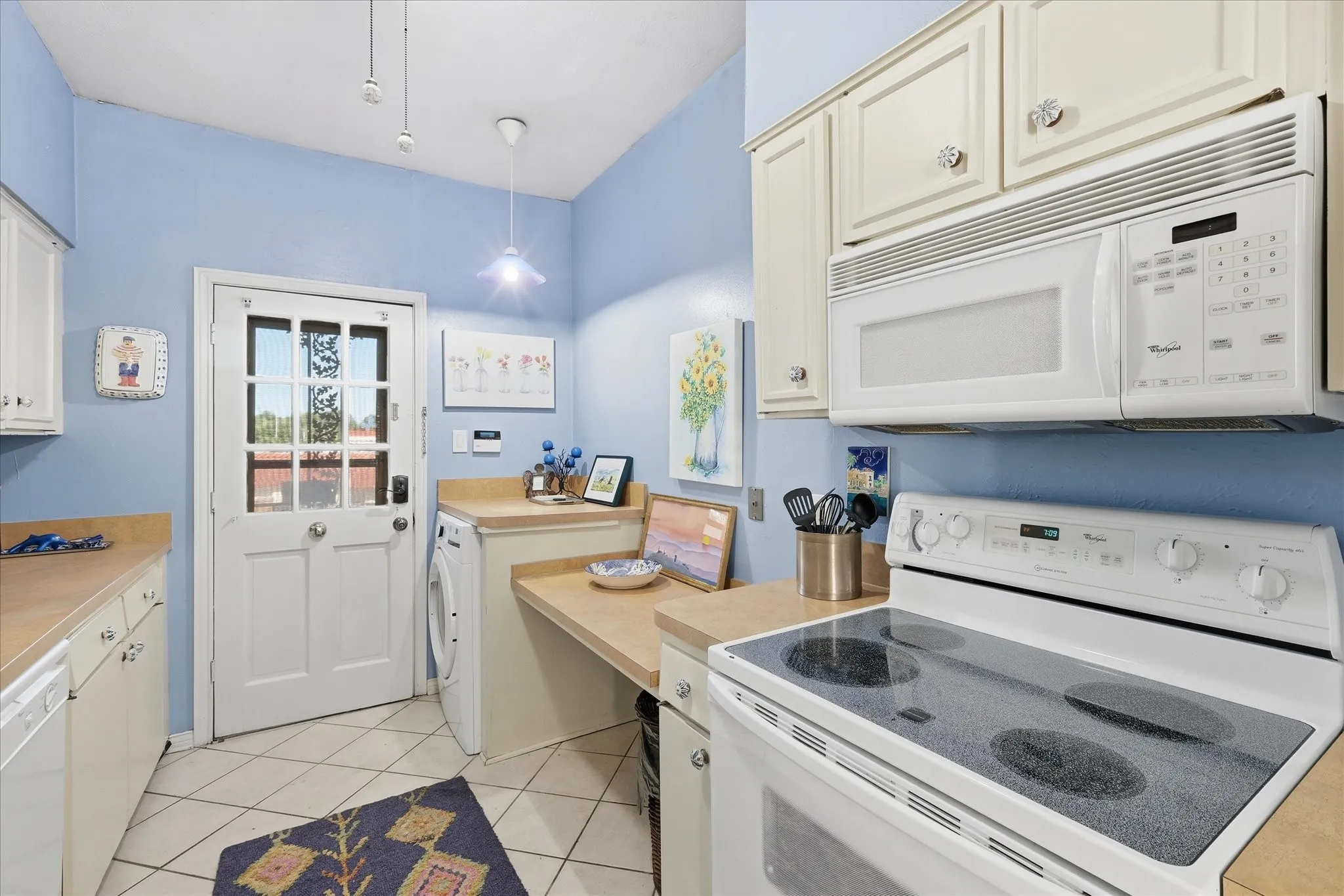 Condominium For Sale in Tarrant County , 4415 S Bellaire Drive S 202S, Fort Worth, Texas 76109, 2 Bedroom, 2 Bathroom, Garage spaces, 1,179 Sqft, built in 1972, mls#21327635, Real Estate Agent in Fort Worth, Homes For Sale in Tarrant county, Homes For Sale in Fort Worth, Realtor in Fort Worth Texas, Real Estate Brokerage Independent Realty Texas, Luminita Cordes Realtor