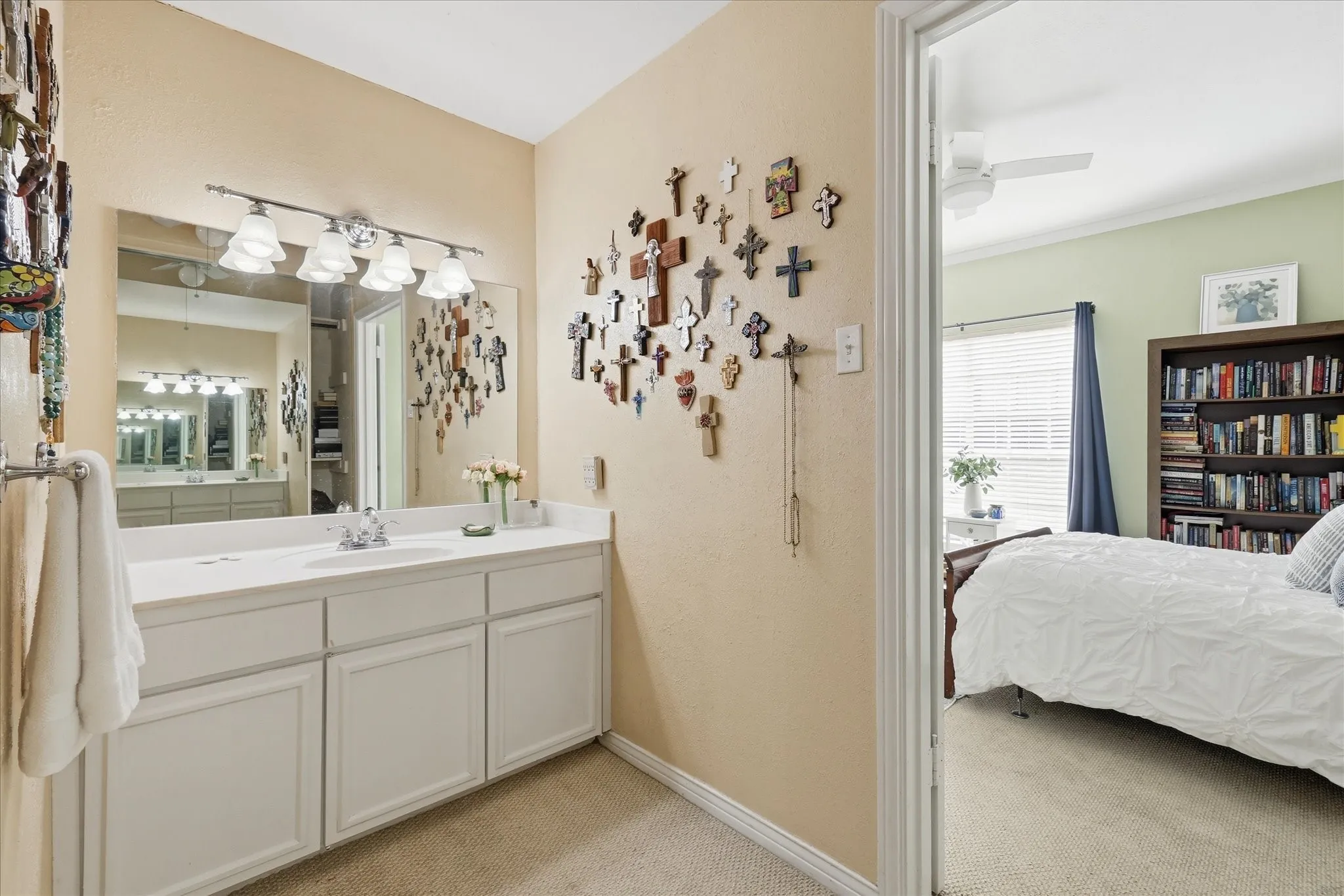 Condominium For Sale in Tarrant County , 4415 S Bellaire Drive S 202S, Fort Worth, Texas 76109, 2 Bedroom, 2 Bathroom, Garage spaces, 1,179 Sqft, built in 1972, mls#21327635, Real Estate Agent in Fort Worth, Homes For Sale in Tarrant county, Homes For Sale in Fort Worth, Realtor in Fort Worth Texas, Real Estate Brokerage Independent Realty Texas, Luminita Cordes Realtor