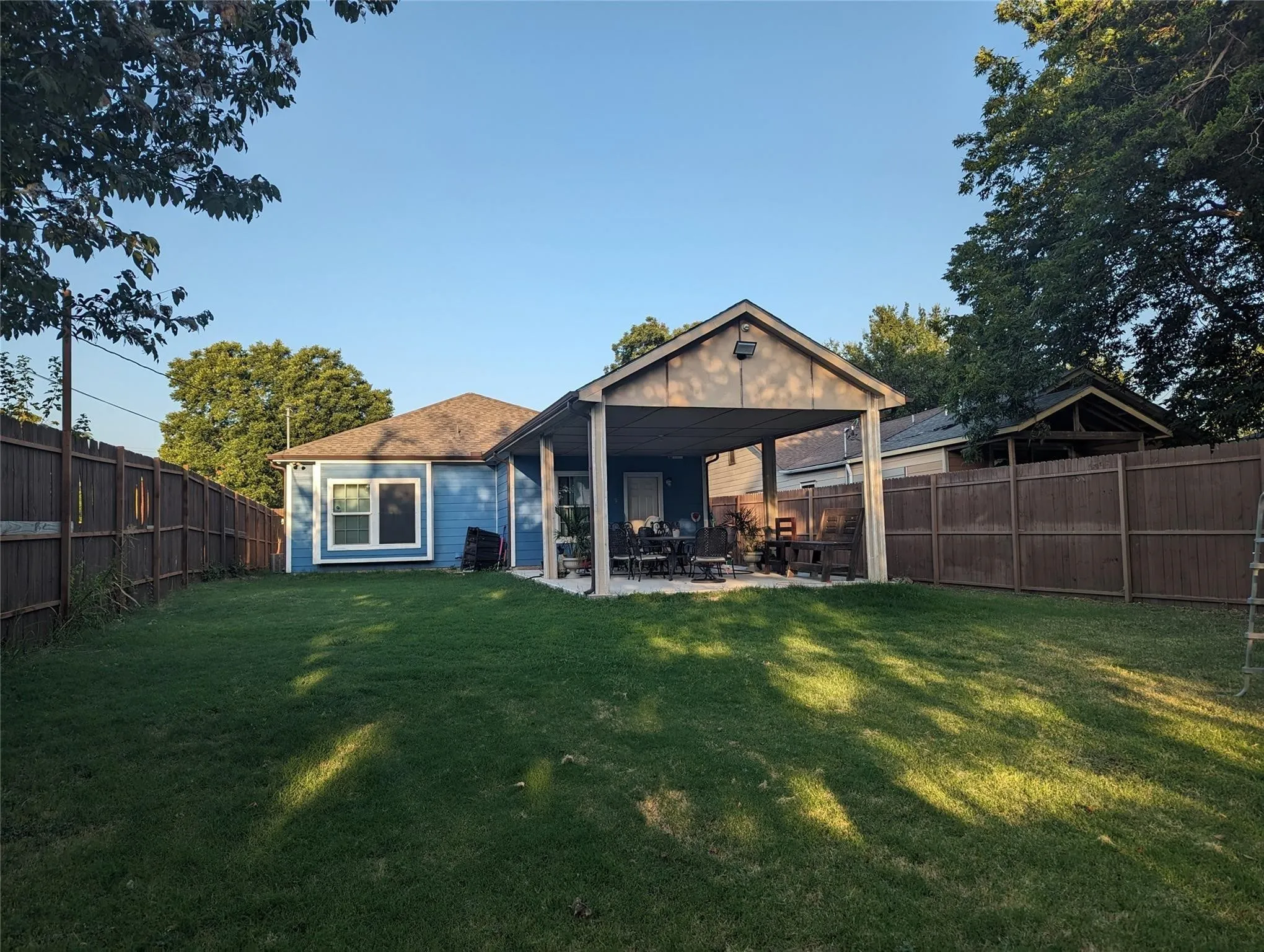 Single Family Residence For Sale in Dallas County , 2715 Britton Avenue, Dallas, Texas 75216, 4 Bedrooms, 2 Bathrooms, Garage spaces, 1,650 Sqft, built in 1997, Price $329,900, mls#21333214, Real Estate Agent in Dallas, Homes For Sale in Dallas county, Homes For Sale in Dallas, Realtor in Dallas Texas, Real Estate Brokerage Independent Realty Texas, Luminita Cordes Realtor