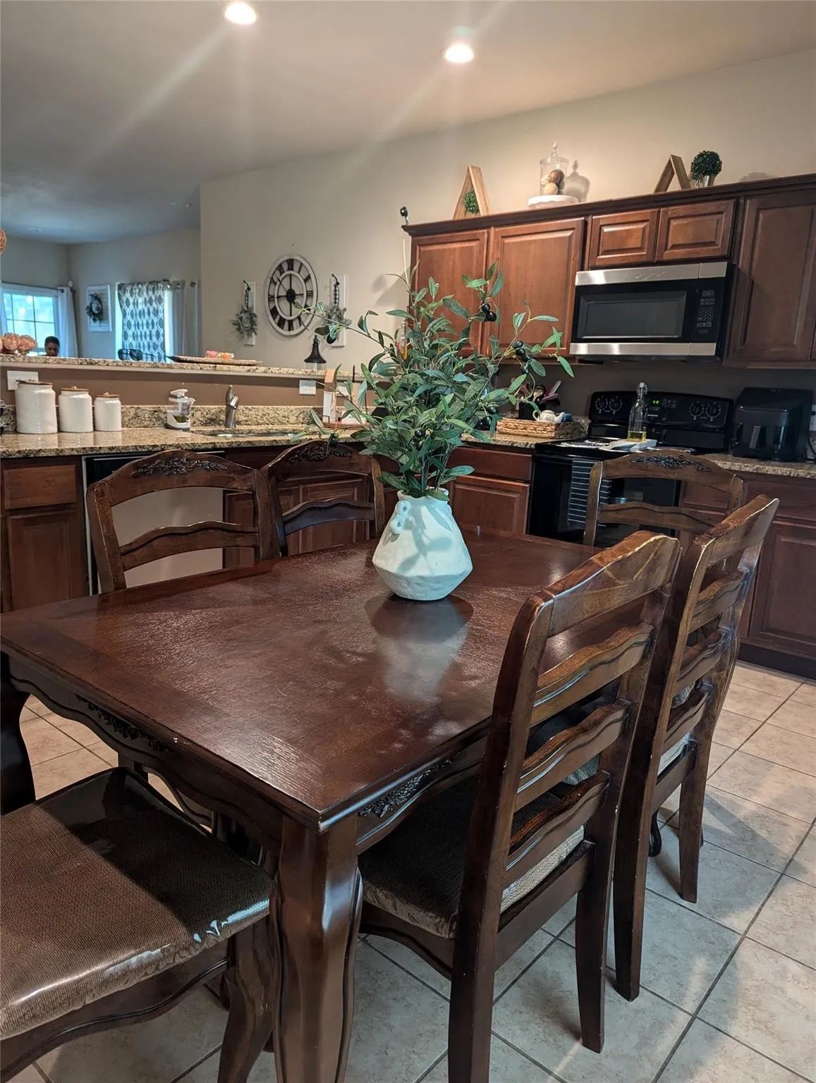 Single Family Residence For Sale in Dallas County , 2715 Britton Avenue, Dallas, Texas 75216, 4 Bedrooms, 2 Bathrooms, Garage spaces, 1,650 Sqft, built in 1997, Price $329,900, mls#21333214, Real Estate Agent in Dallas, Homes For Sale in Dallas county, Homes For Sale in Dallas, Realtor in Dallas Texas, Real Estate Brokerage Independent Realty Texas, Luminita Cordes Realtor