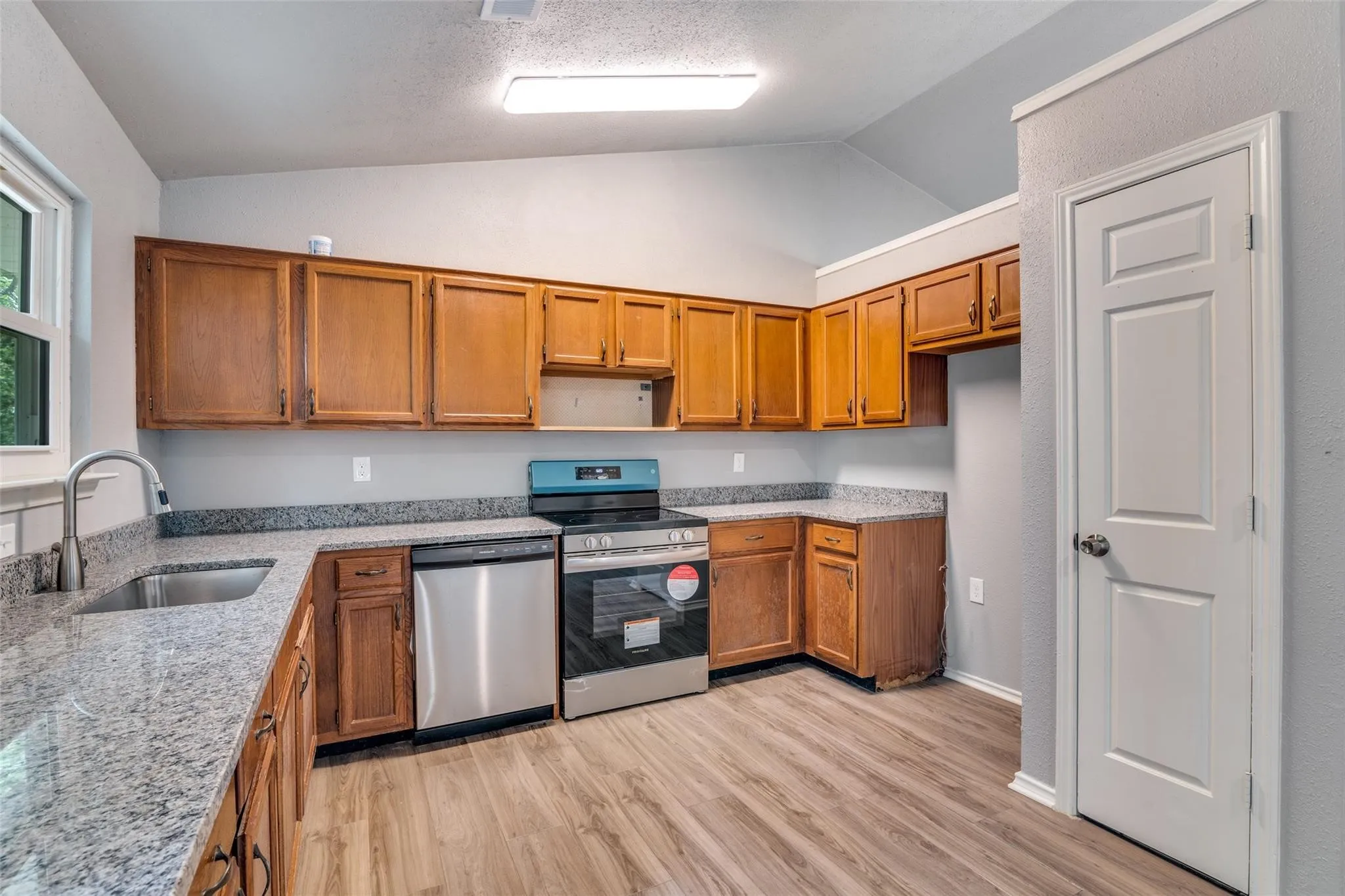 Single Family Residence For Sale in Rains County , 320 Egret Circle, East Tawakoni, Texas 75472, 3 Bedrooms, 3 Bathrooms, Garage spaces, 1,663 Sqft, built in 1988, Price $239,900, mls#21333230, Real Estate Agent in East Tawakoni, Homes For Sale in Rains county, Homes For Sale in East Tawakoni, Realtor in East Tawakoni Texas, Real Estate Brokerage Independent Realty Texas, Luminita Cordes Realtor