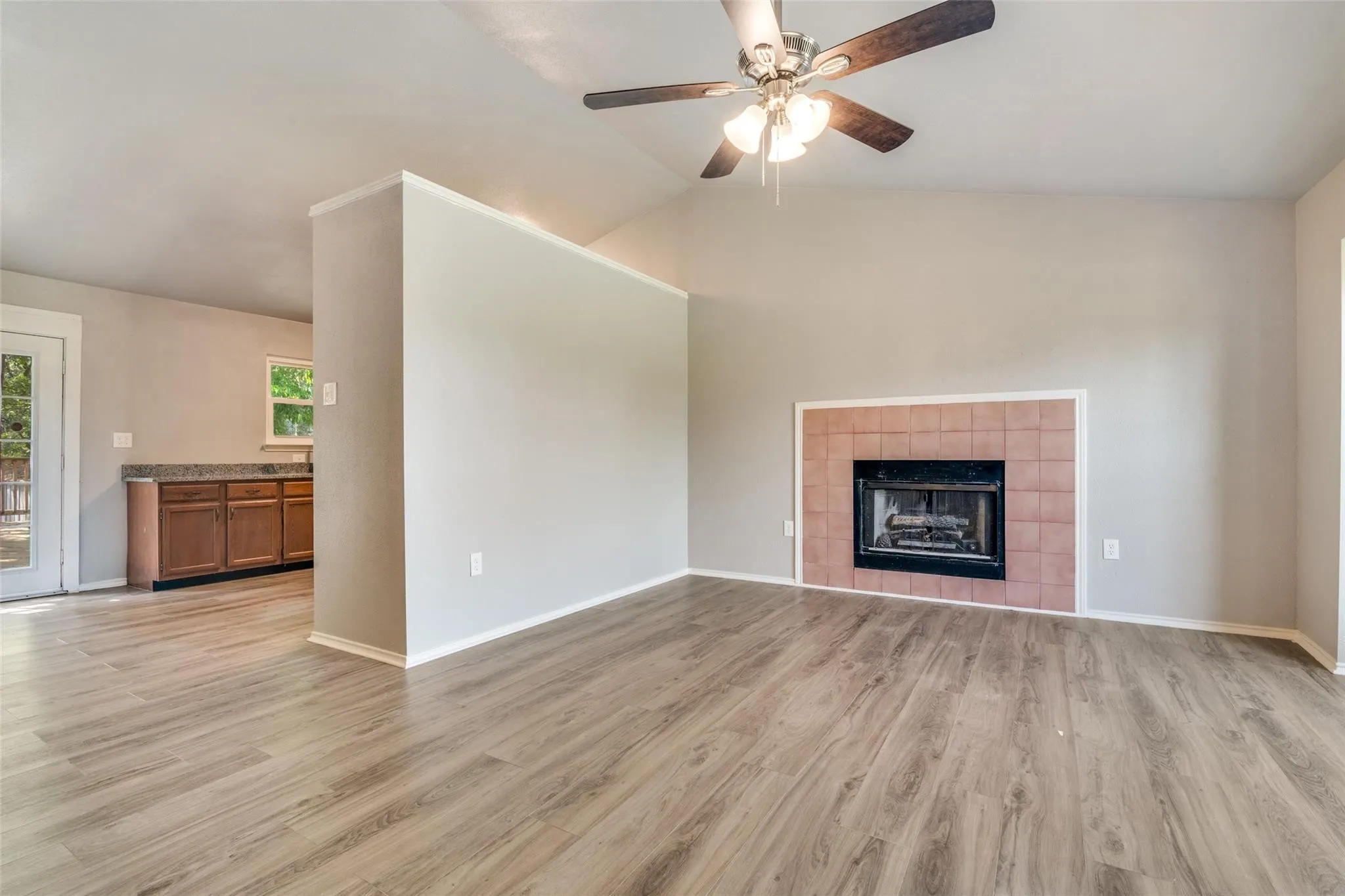 Single Family Residence For Sale in Rains County , 320 Egret Circle, East Tawakoni, Texas 75472, 3 Bedrooms, 3 Bathrooms, Garage spaces, 1,663 Sqft, built in 1988, Price $239,900, mls#21333230, Real Estate Agent in East Tawakoni, Homes For Sale in Rains county, Homes For Sale in East Tawakoni, Realtor in East Tawakoni Texas, Real Estate Brokerage Independent Realty Texas, Luminita Cordes Realtor