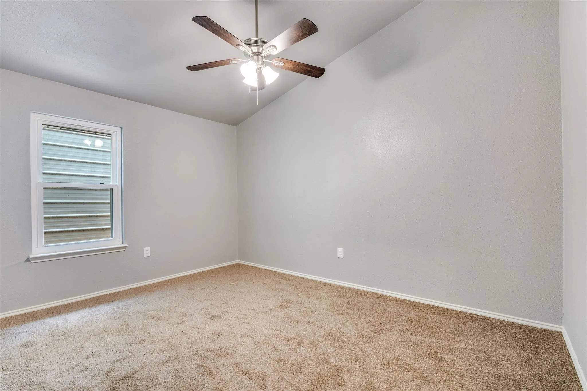 Single Family Residence For Sale in Rains County , 320 Egret Circle, East Tawakoni, Texas 75472, 3 Bedrooms, 3 Bathrooms, Garage spaces, 1,663 Sqft, built in 1988, Price $239,900, mls#21333230, Real Estate Agent in East Tawakoni, Homes For Sale in Rains county, Homes For Sale in East Tawakoni, Realtor in East Tawakoni Texas, Real Estate Brokerage Independent Realty Texas, Luminita Cordes Realtor