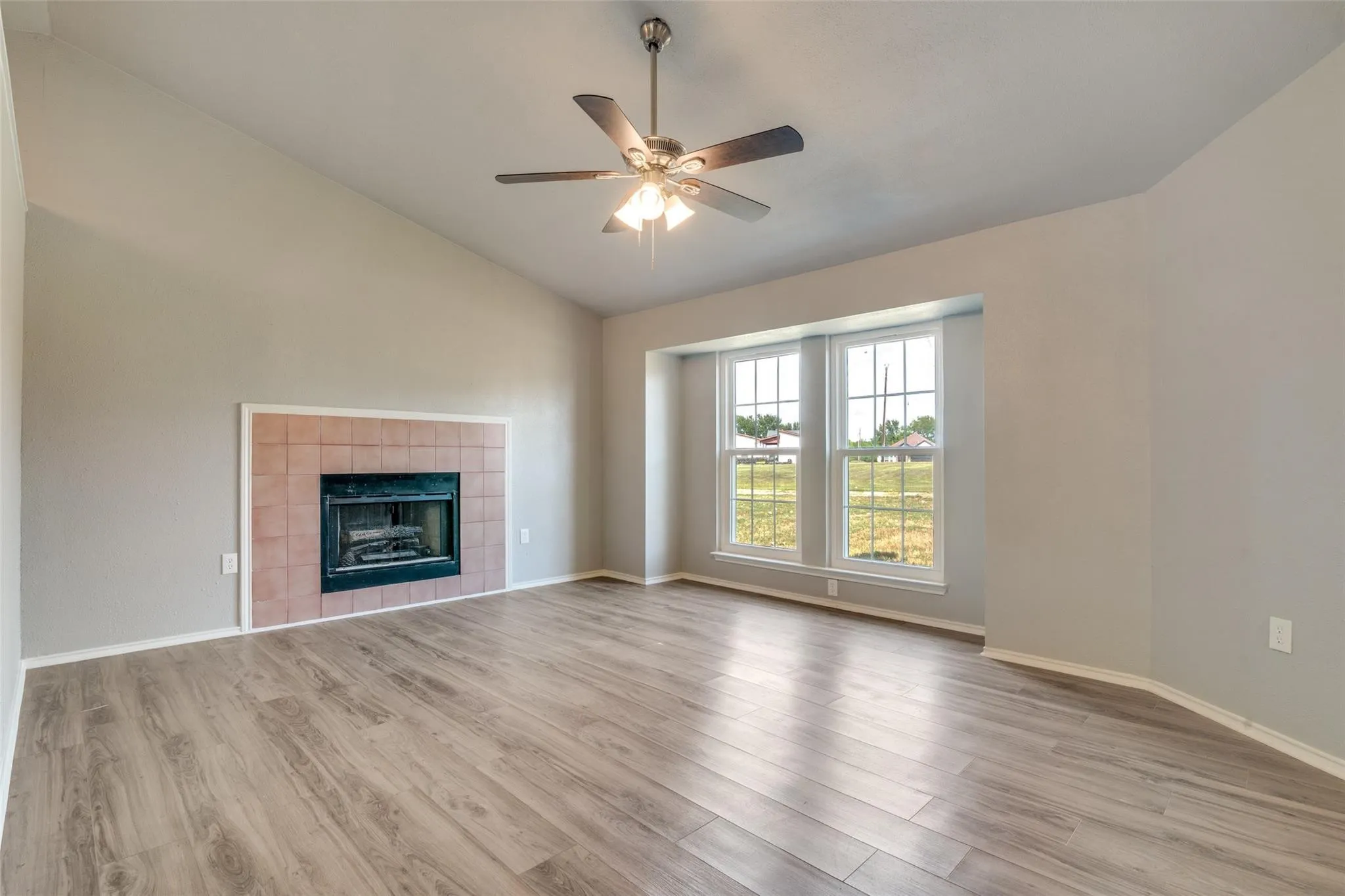 Single Family Residence For Sale in Rains County , 320 Egret Circle, East Tawakoni, Texas 75472, 3 Bedrooms, 3 Bathrooms, Garage spaces, 1,663 Sqft, built in 1988, Price $239,900, mls#21333230, Real Estate Agent in East Tawakoni, Homes For Sale in Rains county, Homes For Sale in East Tawakoni, Realtor in East Tawakoni Texas, Real Estate Brokerage Independent Realty Texas, Luminita Cordes Realtor