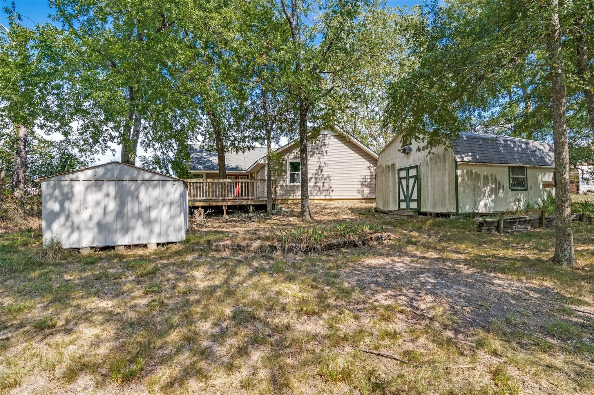 Single Family Residence For Sale in Rains County , 320 Egret Circle, East Tawakoni, Texas 75472, 3 Bedrooms, 3 Bathrooms, Garage spaces, 1,663 Sqft, built in 1988, Price $239,900, mls#21333230, Real Estate Agent in East Tawakoni, Homes For Sale in Rains county, Homes For Sale in East Tawakoni, Realtor in East Tawakoni Texas, Real Estate Brokerage Independent Realty Texas, Luminita Cordes Realtor