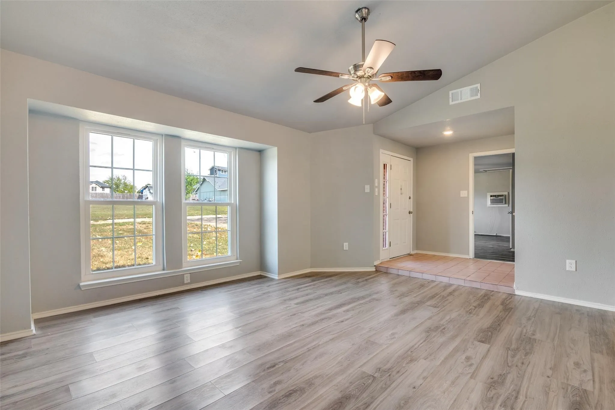 Single Family Residence For Sale in Rains County , 320 Egret Circle, East Tawakoni, Texas 75472, 3 Bedrooms, 3 Bathrooms, Garage spaces, 1,663 Sqft, built in 1988, Price $239,900, mls#21333230, Real Estate Agent in East Tawakoni, Homes For Sale in Rains county, Homes For Sale in East Tawakoni, Realtor in East Tawakoni Texas, Real Estate Brokerage Independent Realty Texas, Luminita Cordes Realtor