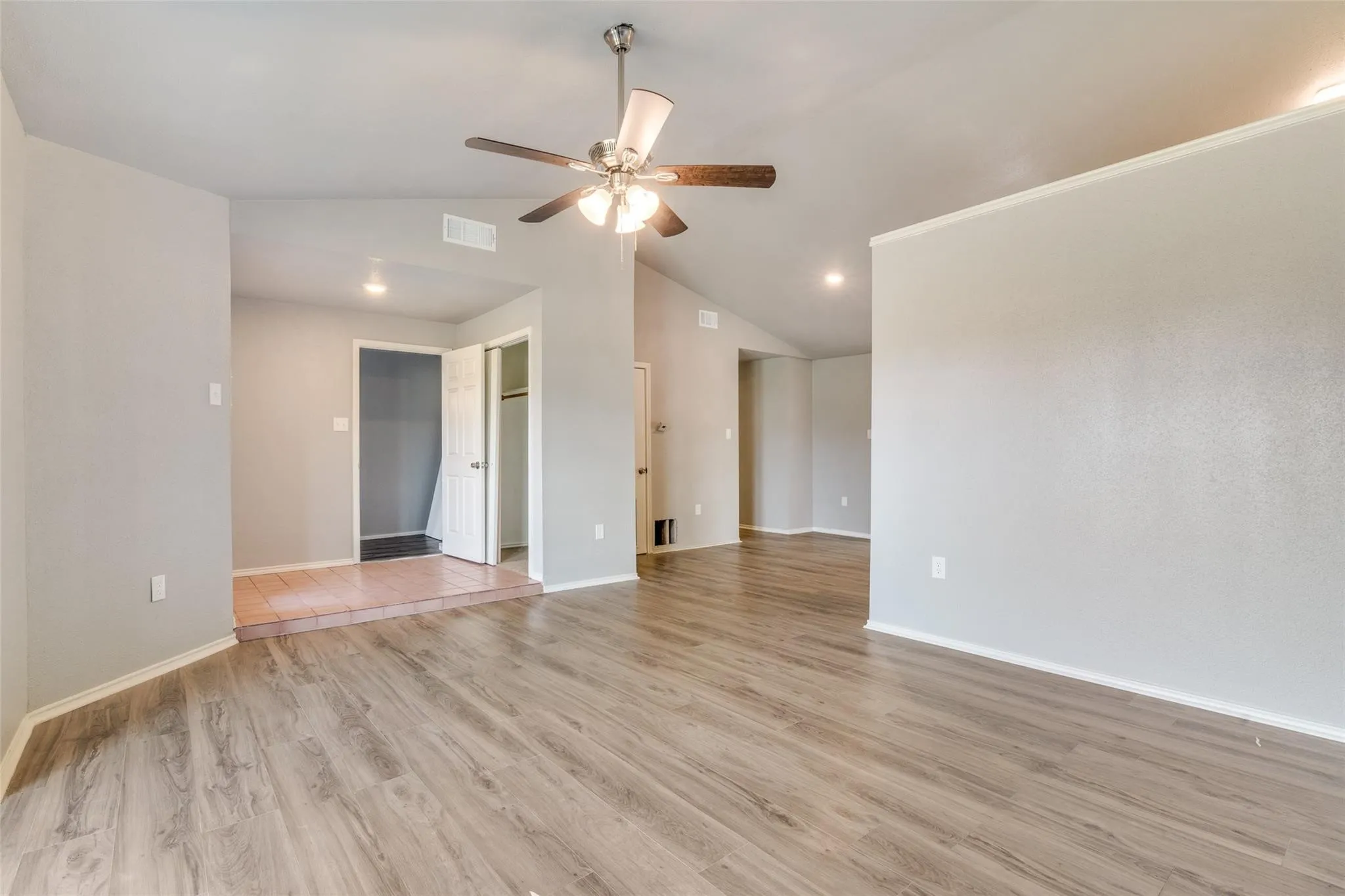 Single Family Residence For Sale in Rains County , 320 Egret Circle, East Tawakoni, Texas 75472, 3 Bedrooms, 3 Bathrooms, Garage spaces, 1,663 Sqft, built in 1988, Price $239,900, mls#21333230, Real Estate Agent in East Tawakoni, Homes For Sale in Rains county, Homes For Sale in East Tawakoni, Realtor in East Tawakoni Texas, Real Estate Brokerage Independent Realty Texas, Luminita Cordes Realtor