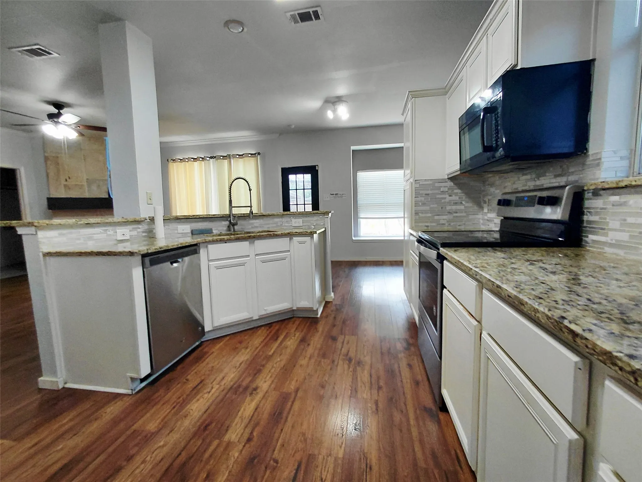 Single Family Residence For Sale in Denton County , 3613 Stockton Drive, Carrollton, Texas 75010, 4 Bedroom, 3 Bathroom, 2 Garage spaces, 2,367 Sqft, built in 1996, mls#21333220, Real Estate Agent in Carrollton, Homes For Sale in Denton county, Homes For Sale in Carrollton, Realtor in Carrollton Texas, Real Estate Brokerage Independent Realty Texas, Luminita Cordes Realtor