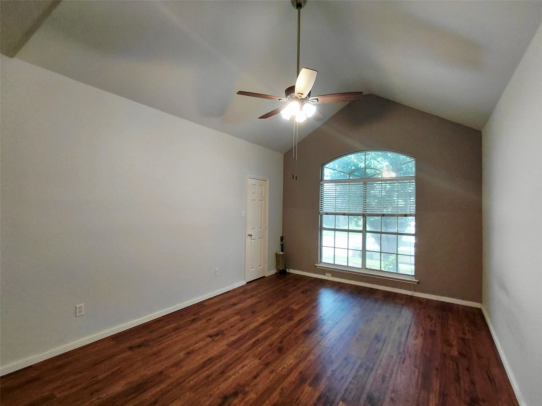 Single Family Residence For Sale in Denton County , 3613 Stockton Drive, Carrollton, Texas 75010, 4 Bedroom, 3 Bathroom, 2 Garage spaces, 2,367 Sqft, built in 1996, mls#21333220, Real Estate Agent in Carrollton, Homes For Sale in Denton county, Homes For Sale in Carrollton, Realtor in Carrollton Texas, Real Estate Brokerage Independent Realty Texas, Luminita Cordes Realtor