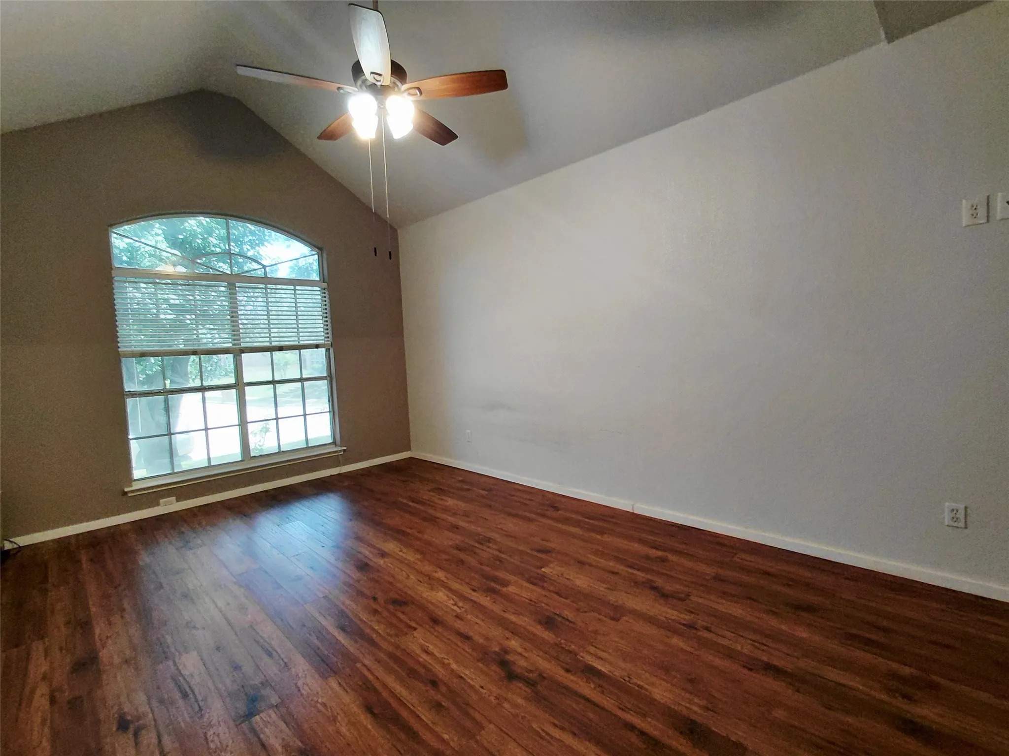 Single Family Residence For Sale in Denton County , 3613 Stockton Drive, Carrollton, Texas 75010, 4 Bedroom, 3 Bathroom, 2 Garage spaces, 2,367 Sqft, built in 1996, mls#21333220, Real Estate Agent in Carrollton, Homes For Sale in Denton county, Homes For Sale in Carrollton, Realtor in Carrollton Texas, Real Estate Brokerage Independent Realty Texas, Luminita Cordes Realtor