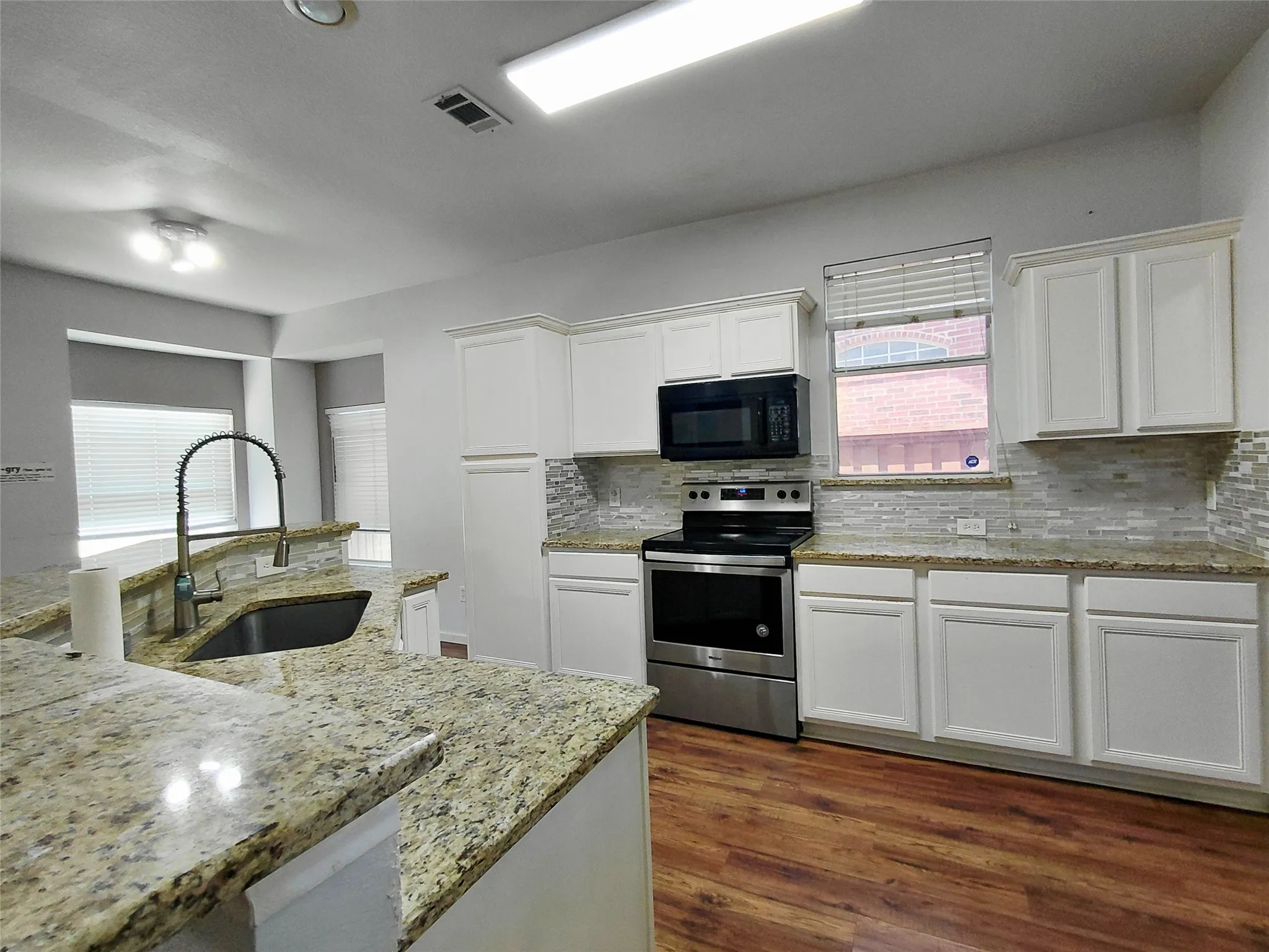Single Family Residence For Sale in Denton County , 3613 Stockton Drive, Carrollton, Texas 75010, 4 Bedroom, 3 Bathroom, 2 Garage spaces, 2,367 Sqft, built in 1996, mls#21333220, Real Estate Agent in Carrollton, Homes For Sale in Denton county, Homes For Sale in Carrollton, Realtor in Carrollton Texas, Real Estate Brokerage Independent Realty Texas, Luminita Cordes Realtor