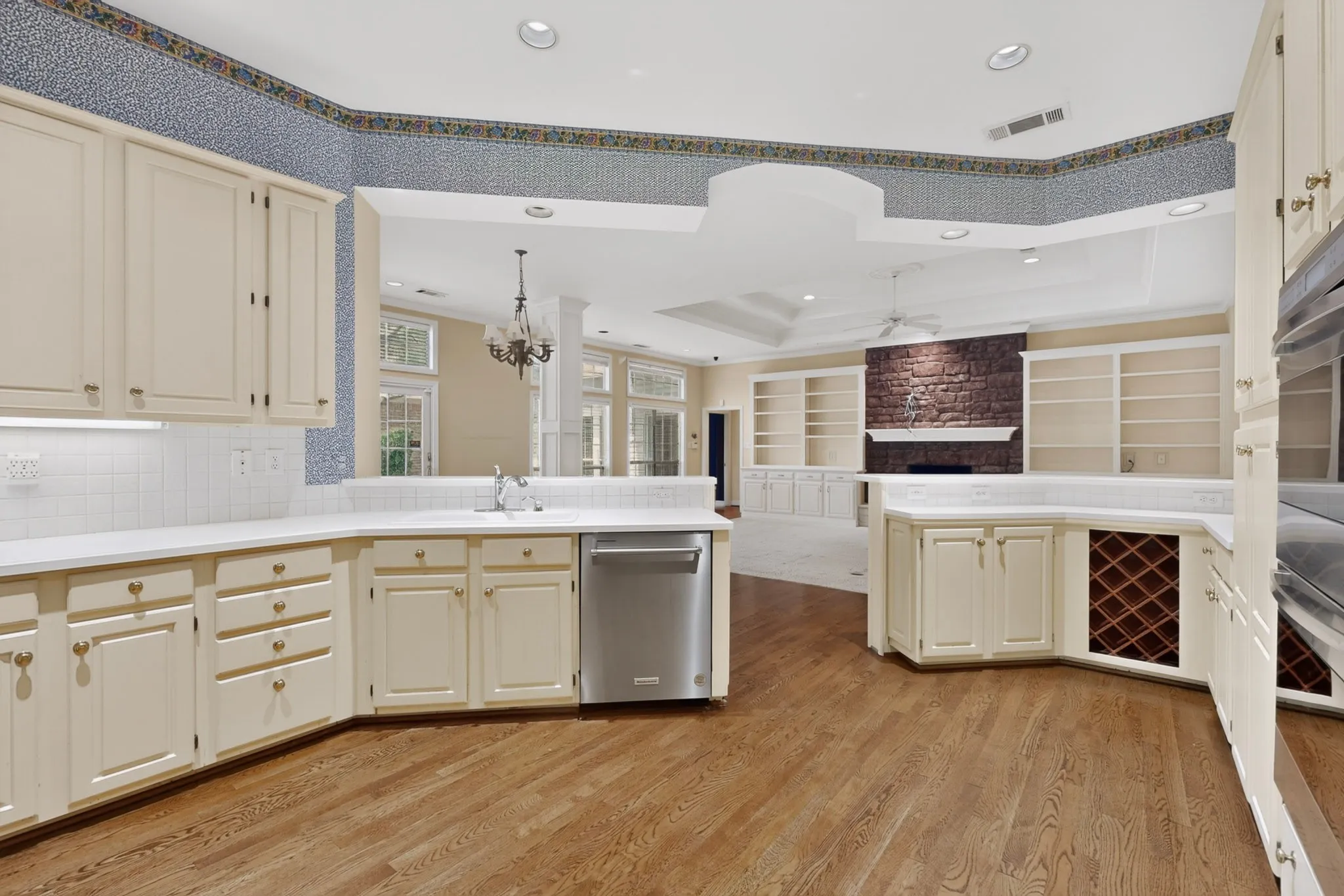 Single Family Residence For Sale in Collin County , 5434 Preston Fairways Circle, Dallas, Texas 75252, 4 Bedroom, 3 Bathroom, 2 Garage spaces, 3,249 Sqft, built in 1991, mls#21322460, Real Estate Agent in Dallas, Homes For Sale in Collin county, Homes For Sale in Dallas, Realtor in Dallas Texas, Real Estate Brokerage Independent Realty Texas, Luminita Cordes Realtor