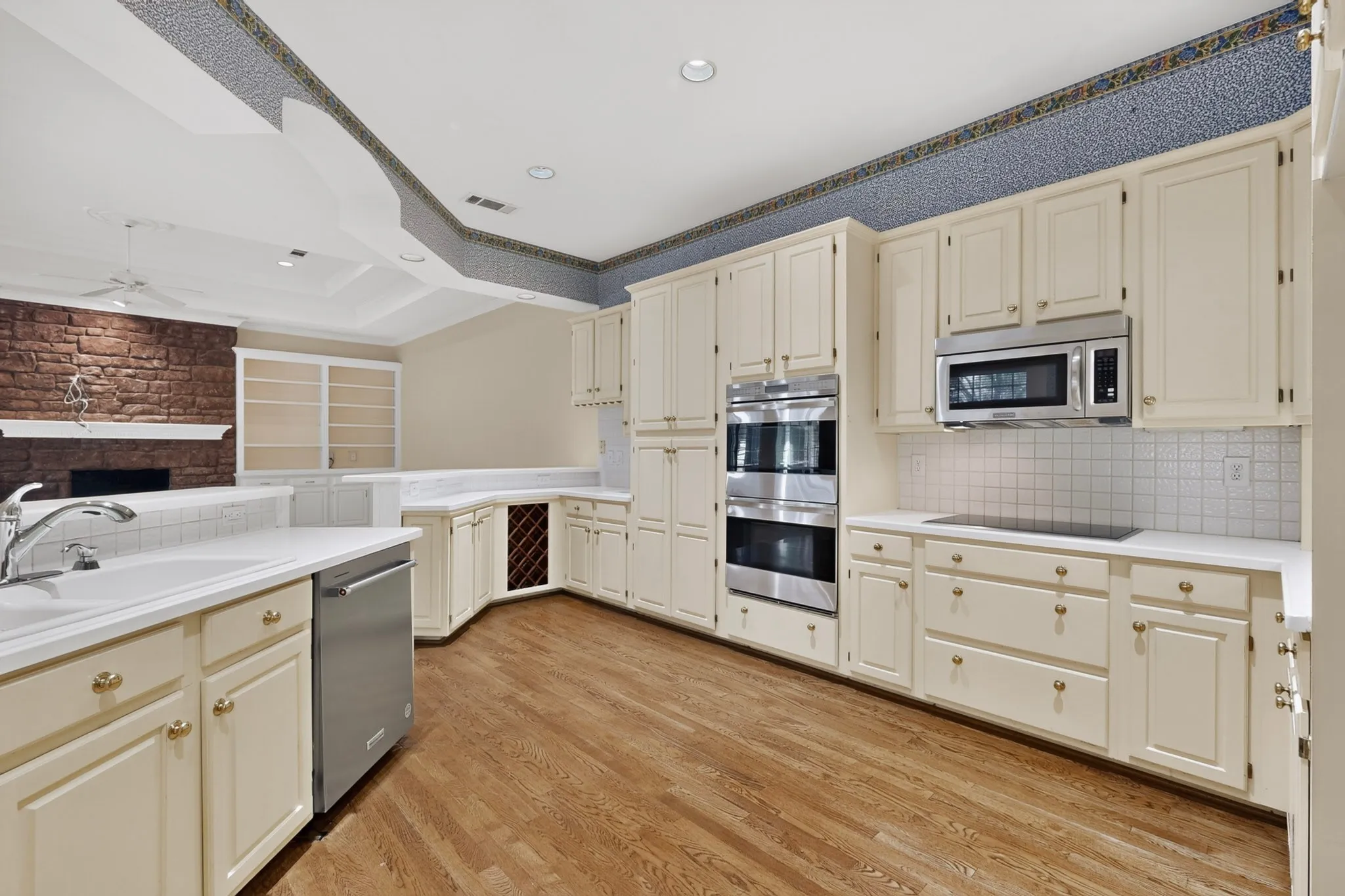 Single Family Residence For Sale in Collin County , 5434 Preston Fairways Circle, Dallas, Texas 75252, 4 Bedroom, 3 Bathroom, 2 Garage spaces, 3,249 Sqft, built in 1991, mls#21322460, Real Estate Agent in Dallas, Homes For Sale in Collin county, Homes For Sale in Dallas, Realtor in Dallas Texas, Real Estate Brokerage Independent Realty Texas, Luminita Cordes Realtor