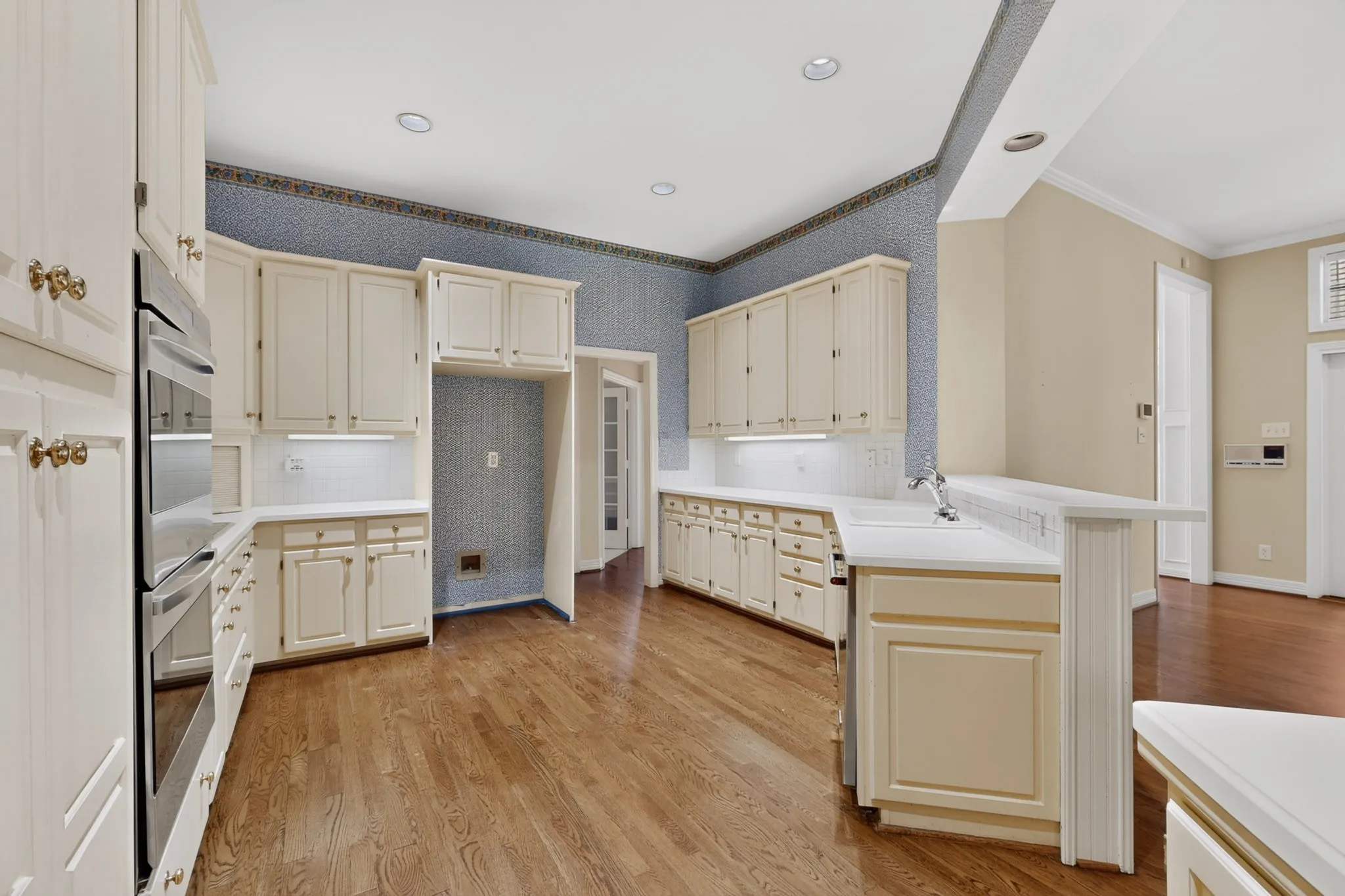 Single Family Residence For Sale in Collin County , 5434 Preston Fairways Circle, Dallas, Texas 75252, 4 Bedroom, 3 Bathroom, 2 Garage spaces, 3,249 Sqft, built in 1991, mls#21322460, Real Estate Agent in Dallas, Homes For Sale in Collin county, Homes For Sale in Dallas, Realtor in Dallas Texas, Real Estate Brokerage Independent Realty Texas, Luminita Cordes Realtor