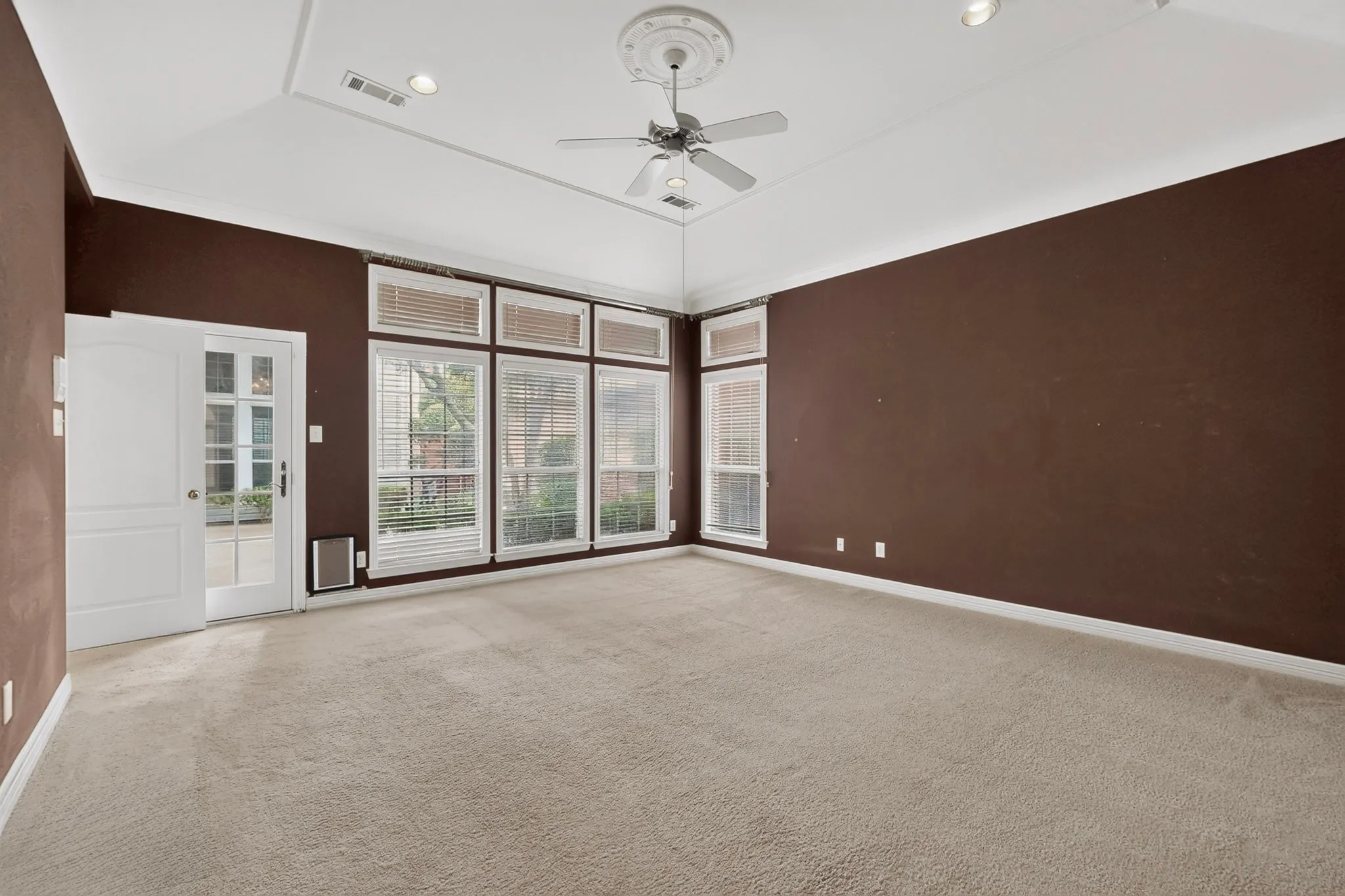 Single Family Residence For Sale in Collin County , 5434 Preston Fairways Circle, Dallas, Texas 75252, 4 Bedroom, 3 Bathroom, 2 Garage spaces, 3,249 Sqft, built in 1991, mls#21322460, Real Estate Agent in Dallas, Homes For Sale in Collin county, Homes For Sale in Dallas, Realtor in Dallas Texas, Real Estate Brokerage Independent Realty Texas, Luminita Cordes Realtor