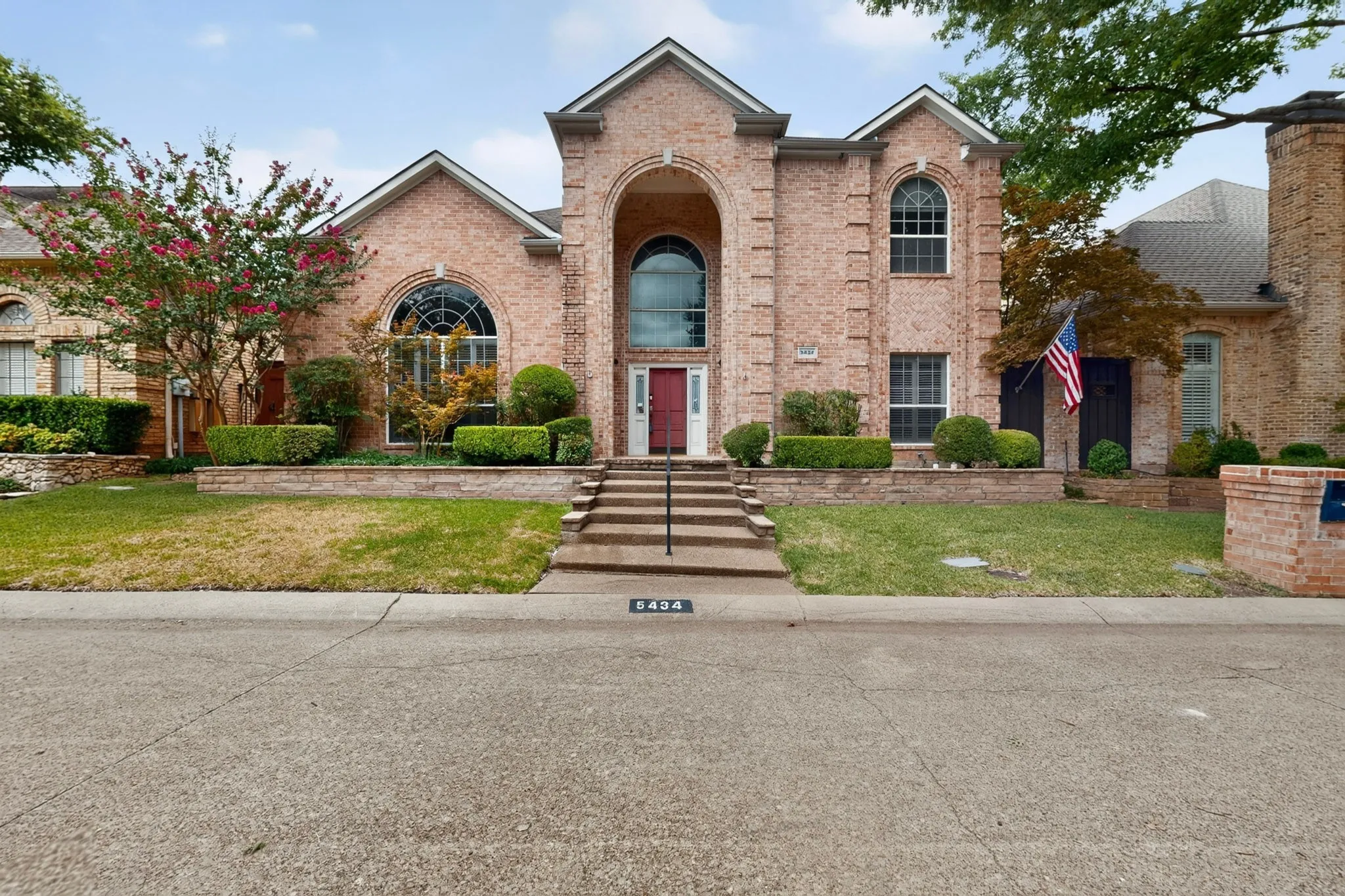 Single Family Residence For Sale in Collin County , 5434 Preston Fairways Circle, Dallas, Texas 75252, 4 Bedroom, 3 Bathroom, 2 Garage spaces, 3,249 Sqft, built in 1991, mls#21322460, Real Estate Agent in Dallas, Homes For Sale in Collin county, Homes For Sale in Dallas, Realtor in Dallas Texas, Real Estate Brokerage Independent Realty Texas, Luminita Cordes Realtor