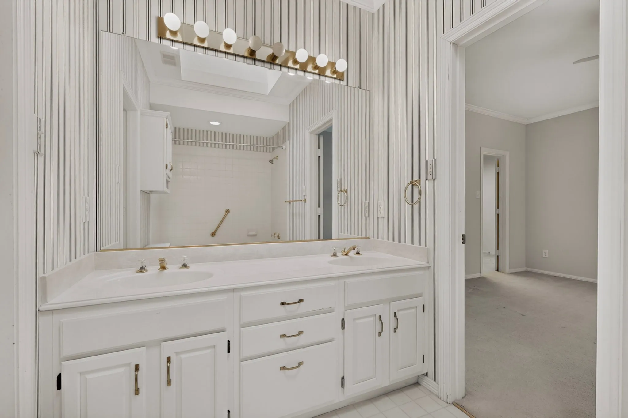 Single Family Residence For Sale in Collin County , 5434 Preston Fairways Circle, Dallas, Texas 75252, 4 Bedroom, 3 Bathroom, 2 Garage spaces, 3,249 Sqft, built in 1991, mls#21322460, Real Estate Agent in Dallas, Homes For Sale in Collin county, Homes For Sale in Dallas, Realtor in Dallas Texas, Real Estate Brokerage Independent Realty Texas, Luminita Cordes Realtor